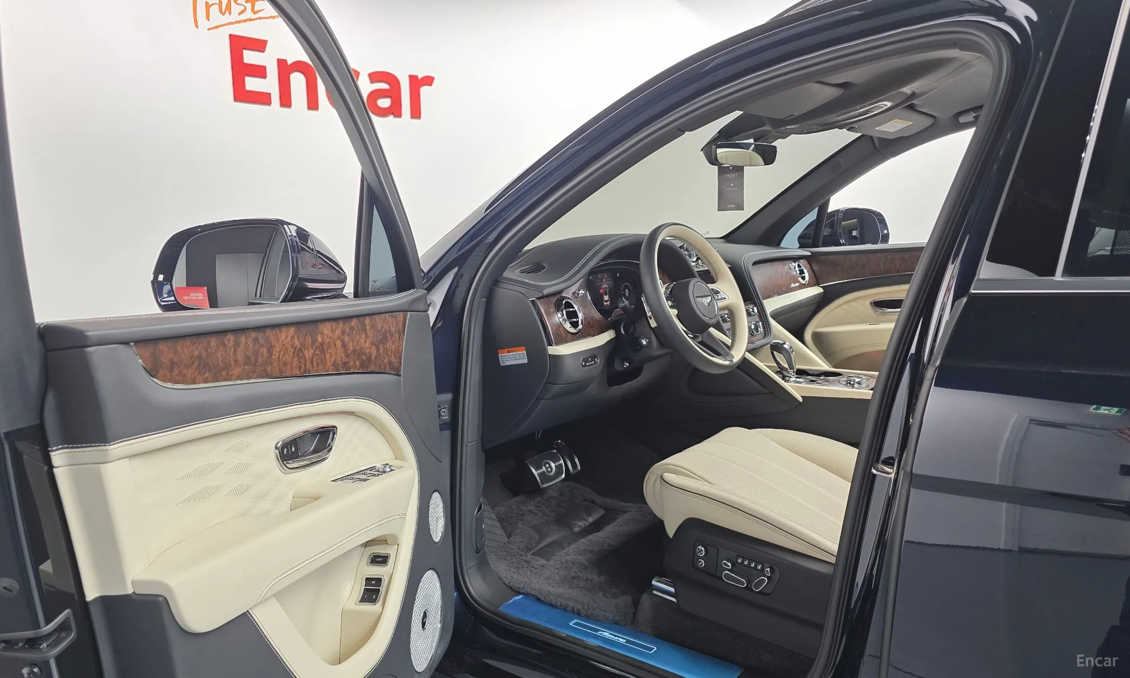 Bentley Bentayga превью 13