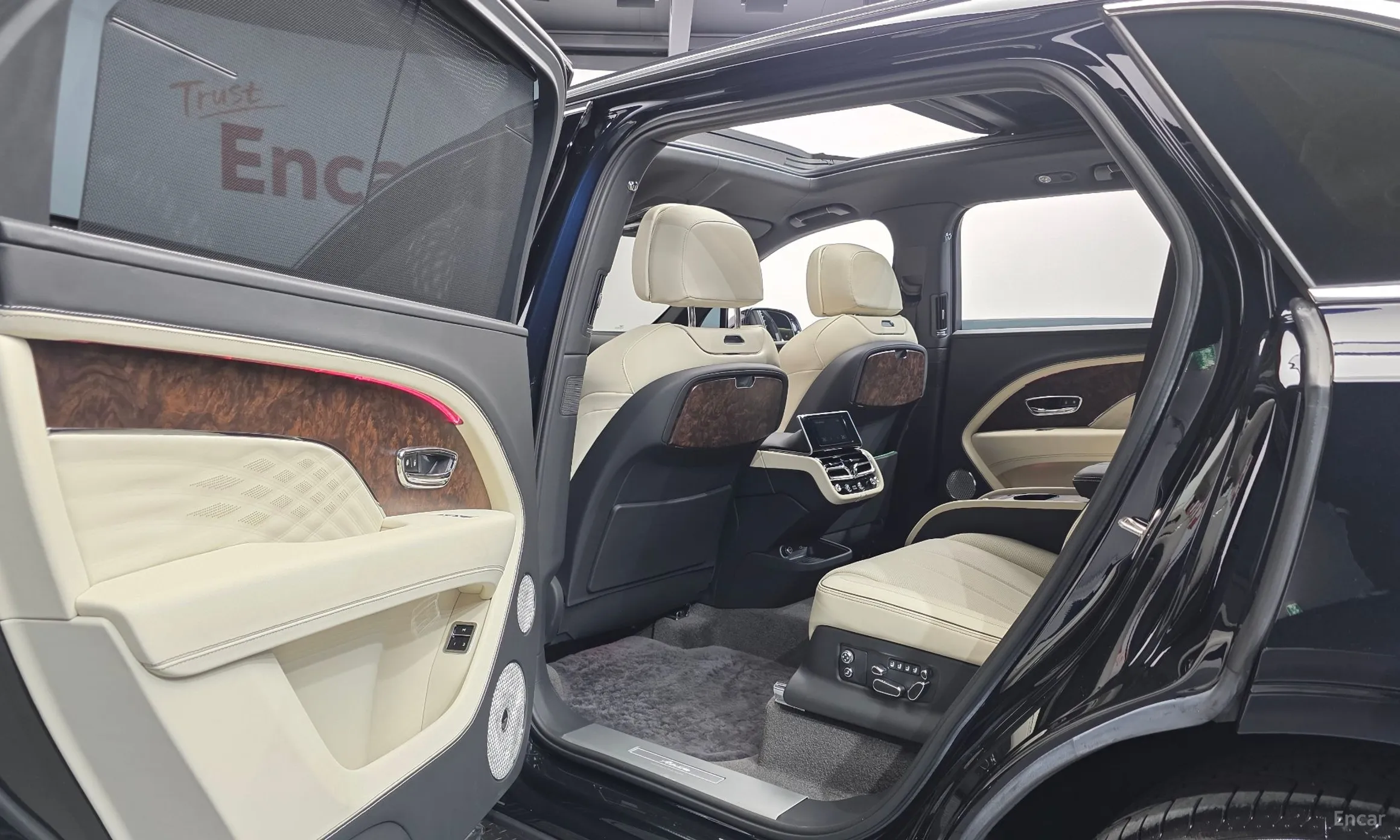 Bentley Bentayga превью 17