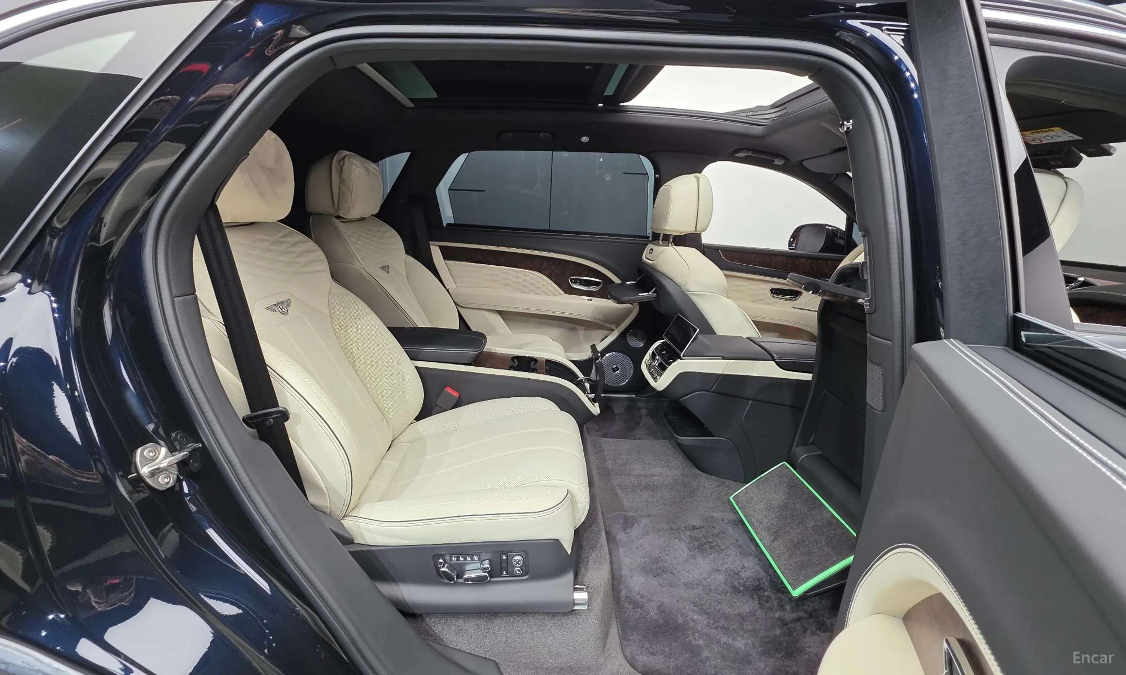 Bentley Bentayga превью 19