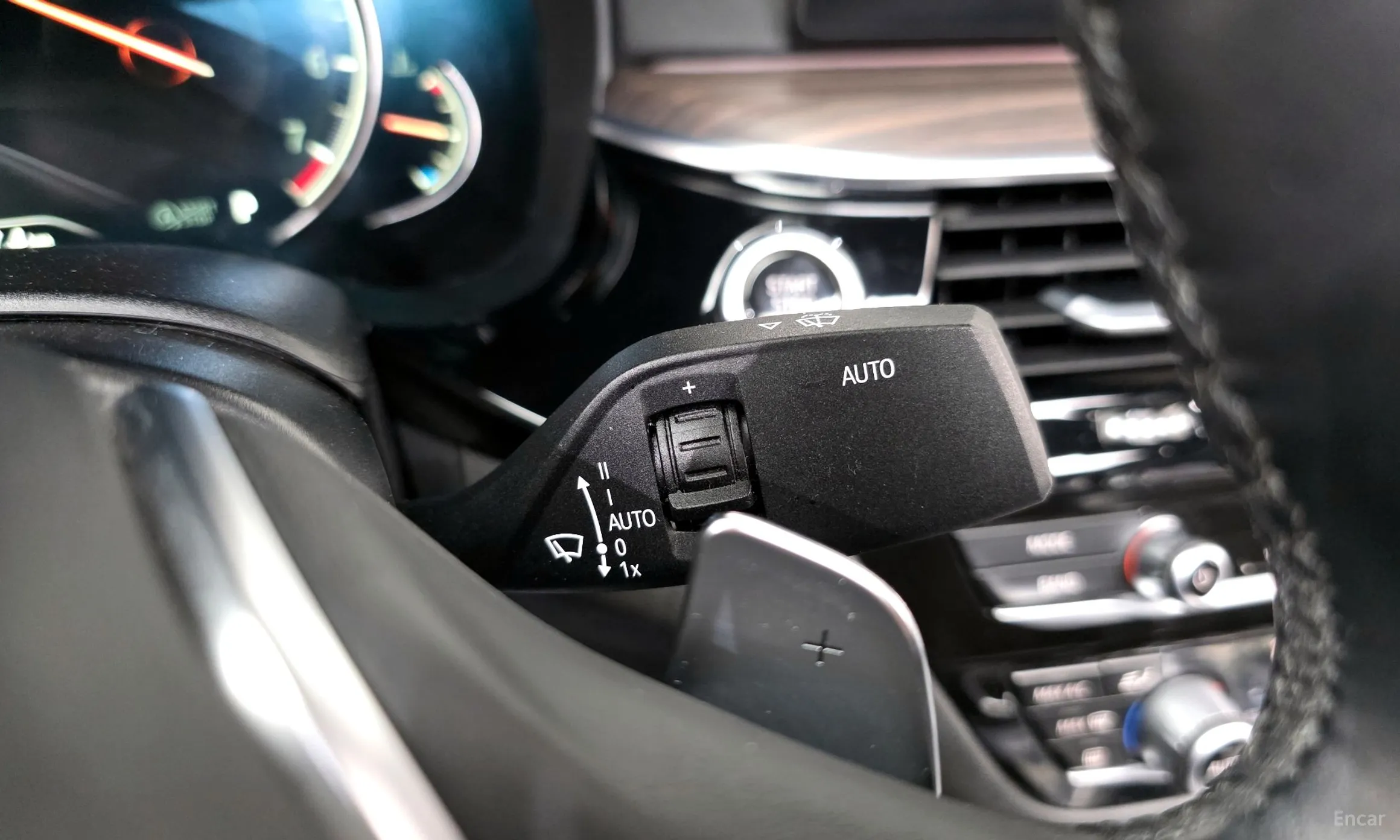 BMW 5 Series (G30) превью 13