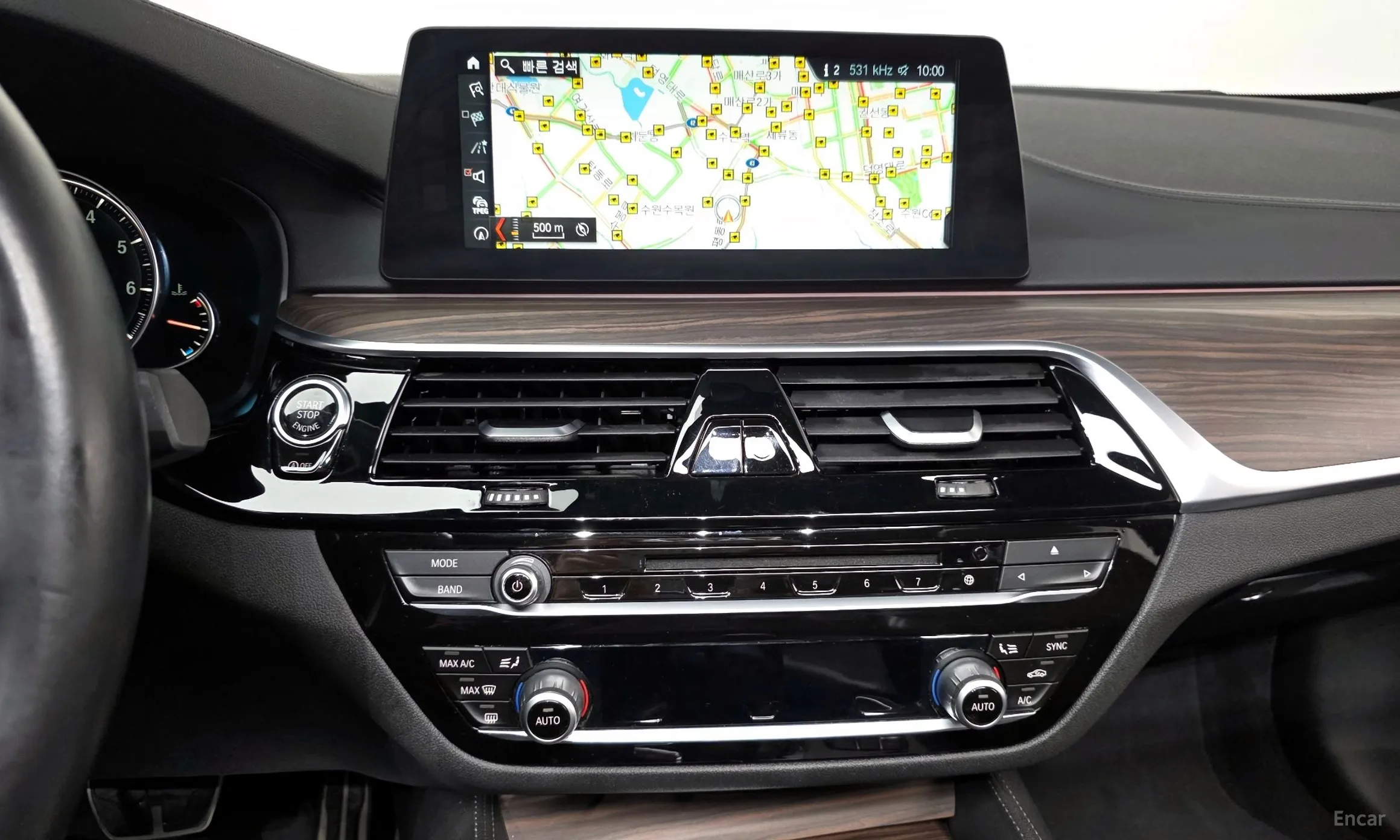 BMW 5 Series (G30) превью 14