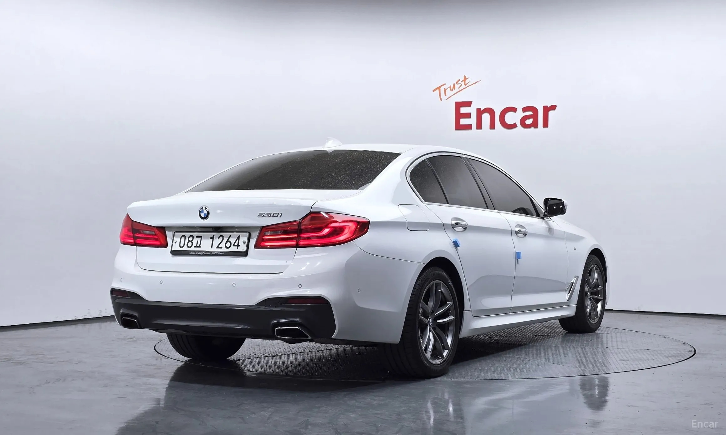 BMW 5 Series (G30) превью 2