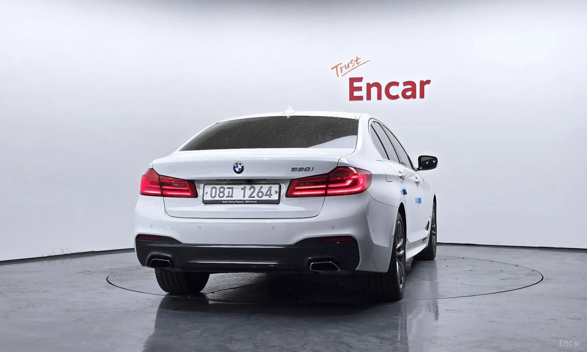 BMW 5 Series (G30) превью 4