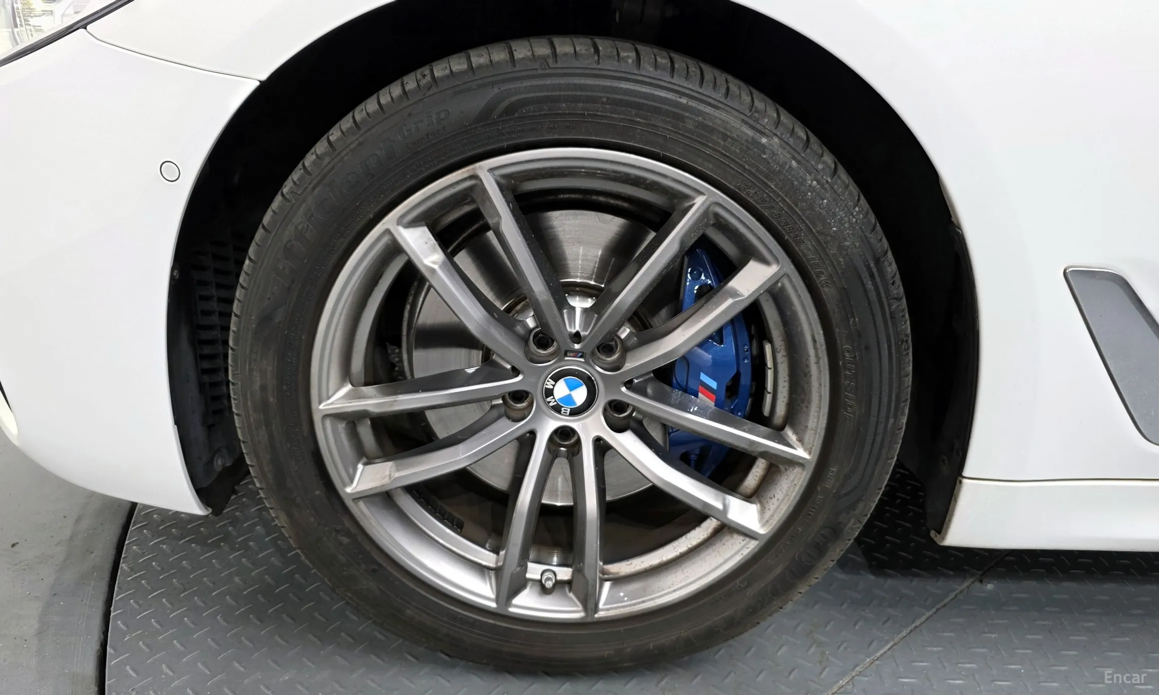 BMW 5 Series (G30) превью 5
