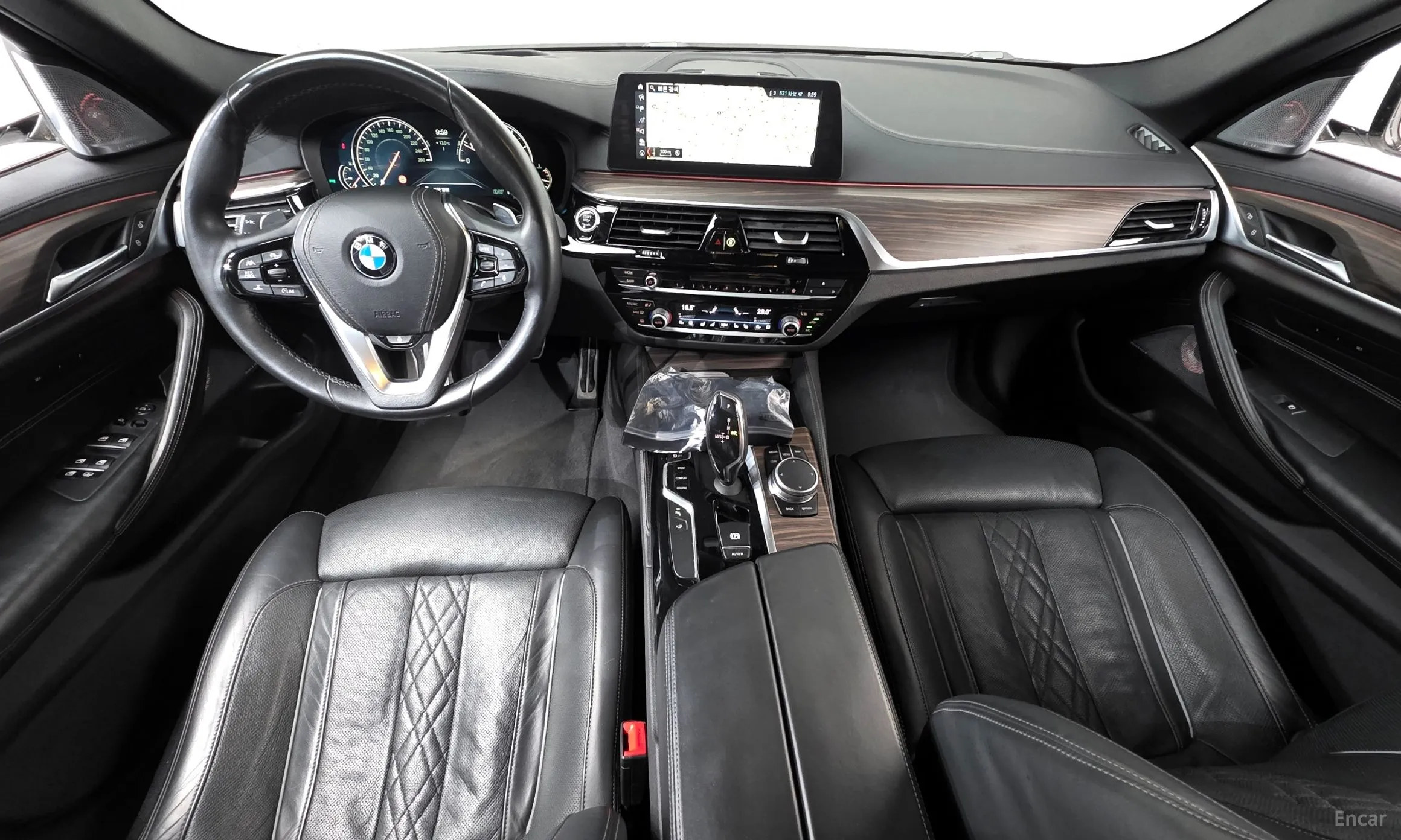 BMW 5 Series (G30) превью 7