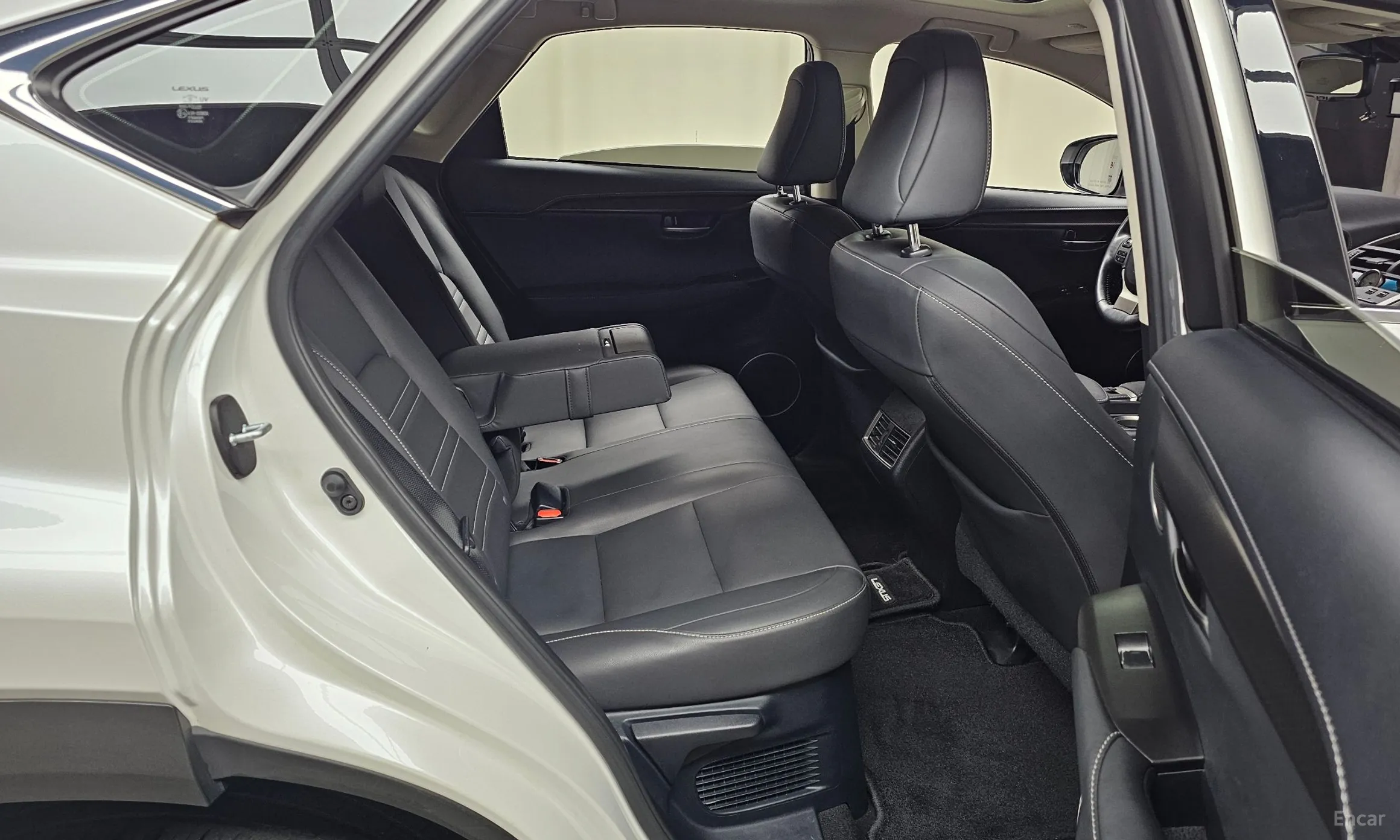 Lexus NX300h превью 12