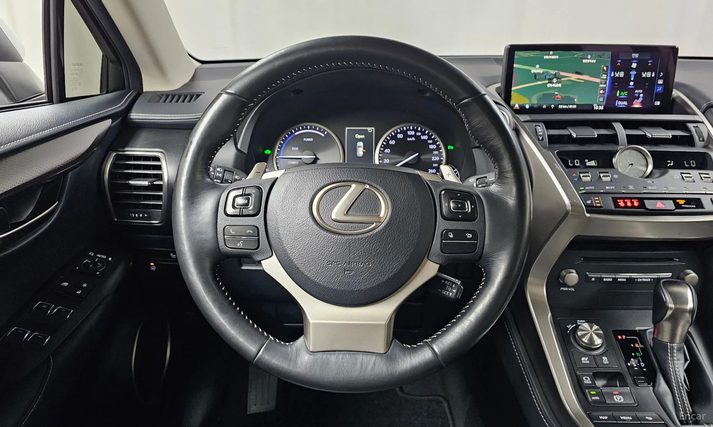 Lexus NX300h превью 13