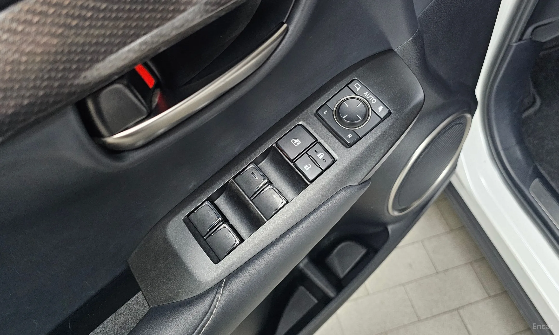 Lexus NX300h превью 14