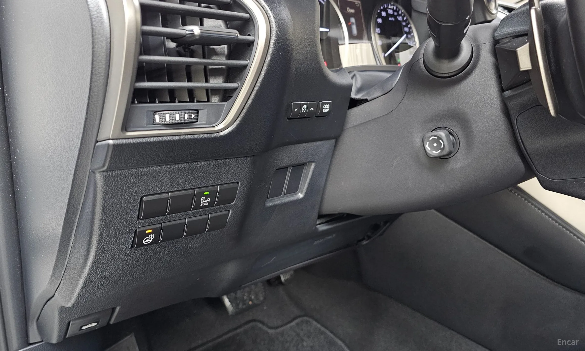 Lexus NX300h превью 15