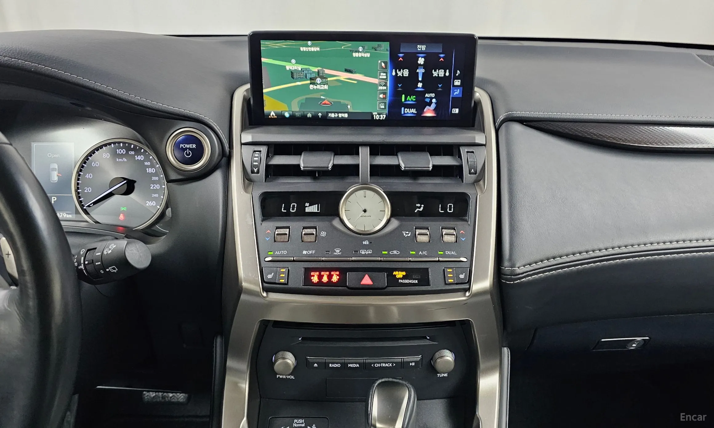 Lexus NX300h превью 16