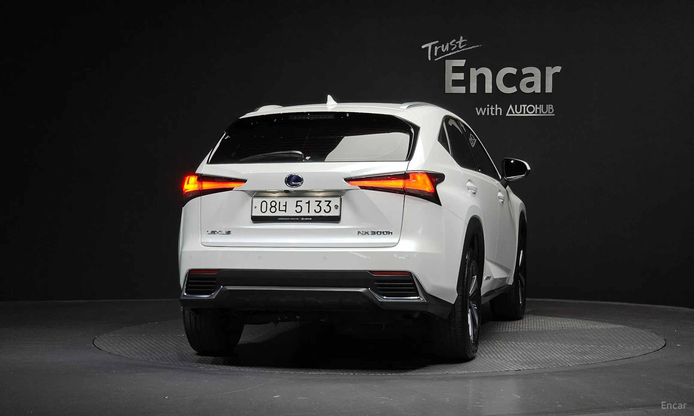 Lexus NX300h превью 4