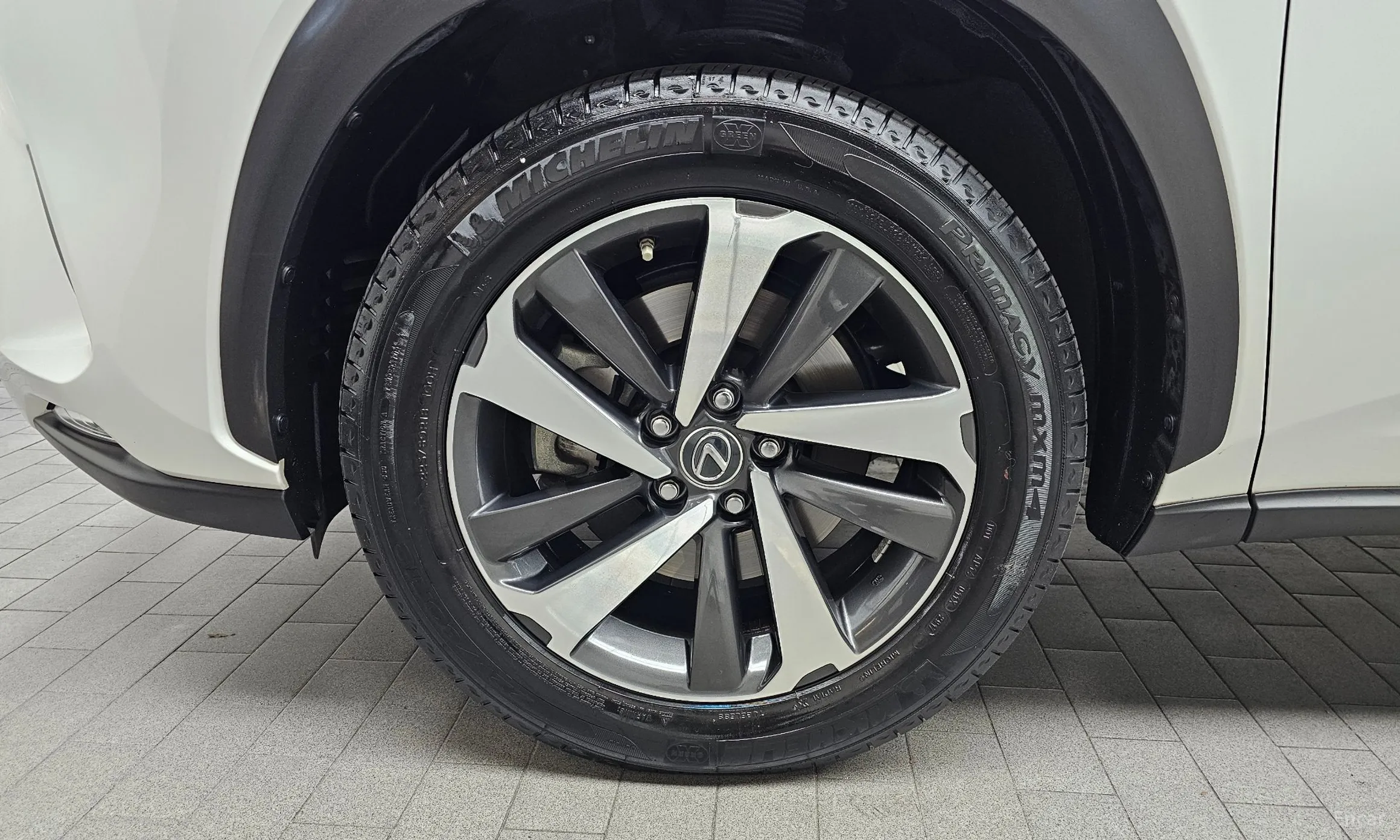 Lexus NX300h превью 5