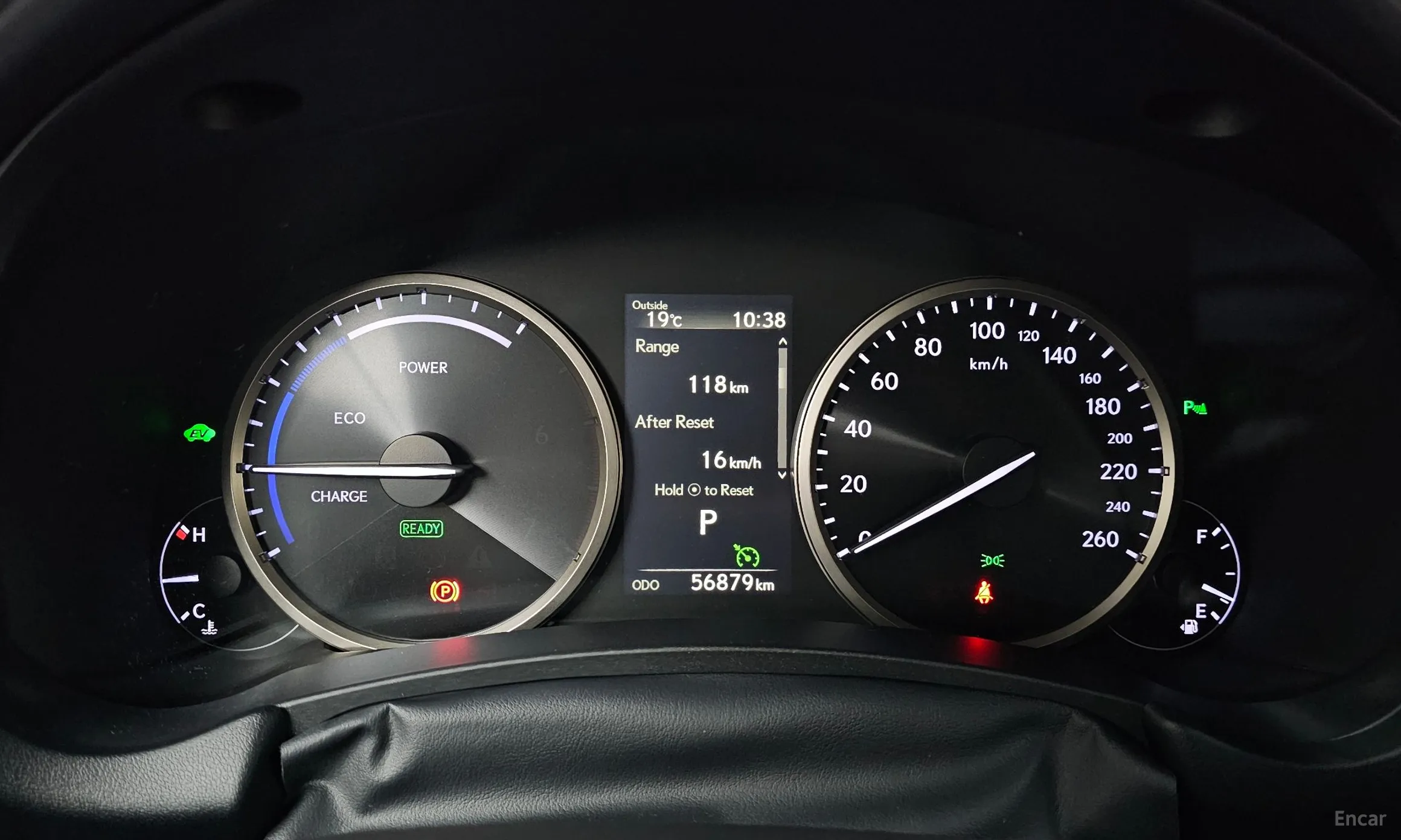 Lexus NX300h превью 8