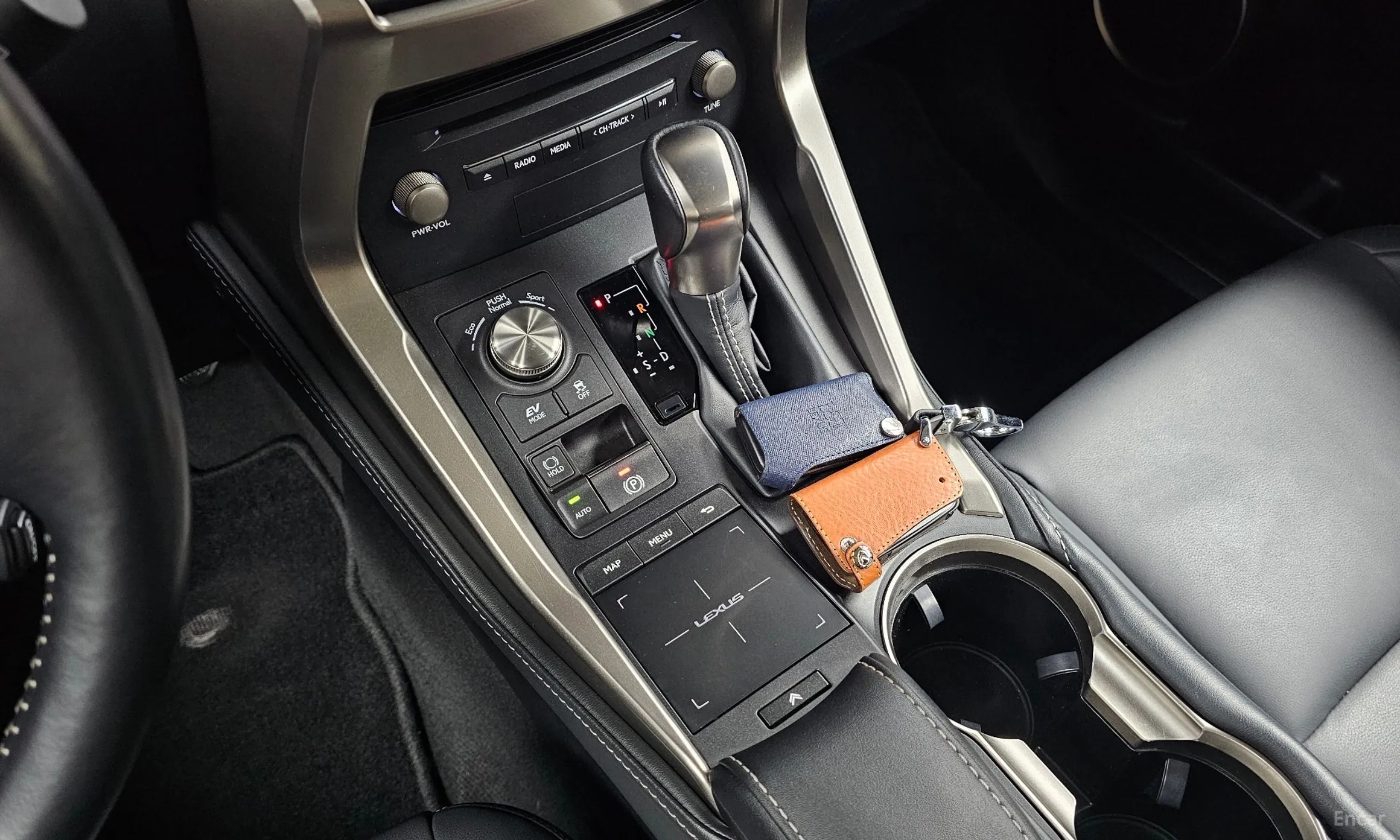 Lexus NX300h превью 9