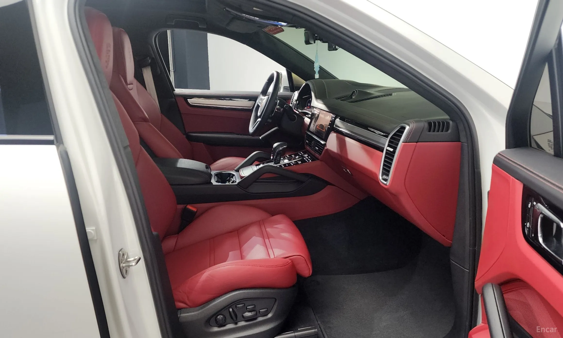 Porsche Cayenne (PO536) превью 11
