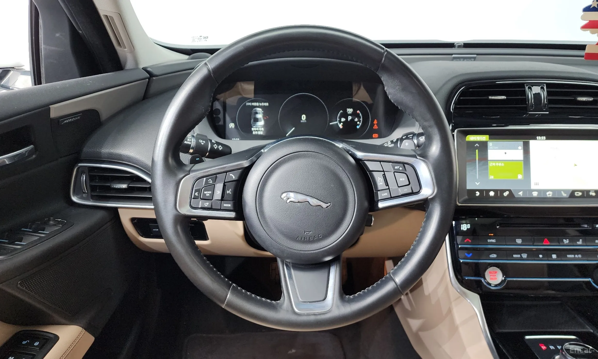 Jaguar XE превью 12