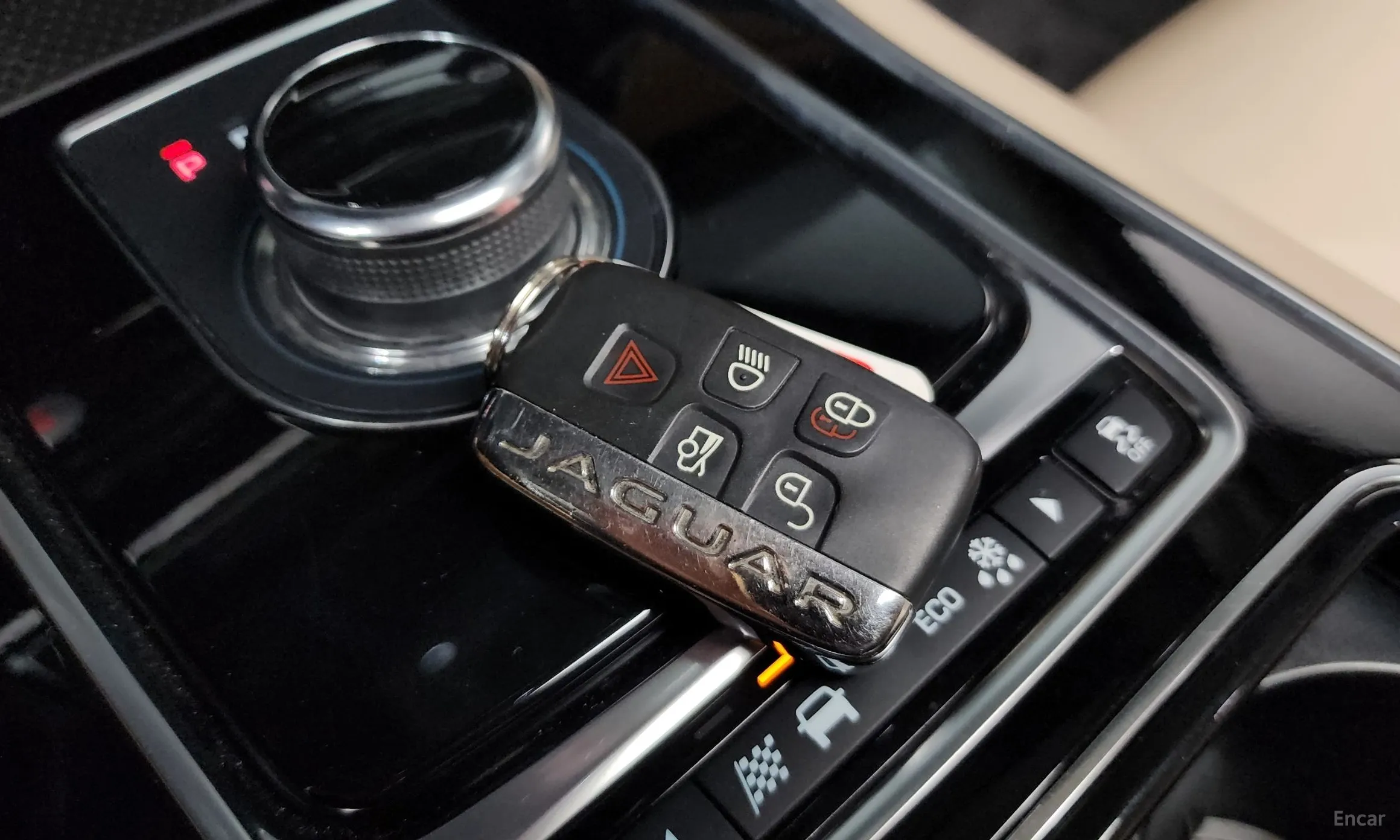 Jaguar XE превью 17