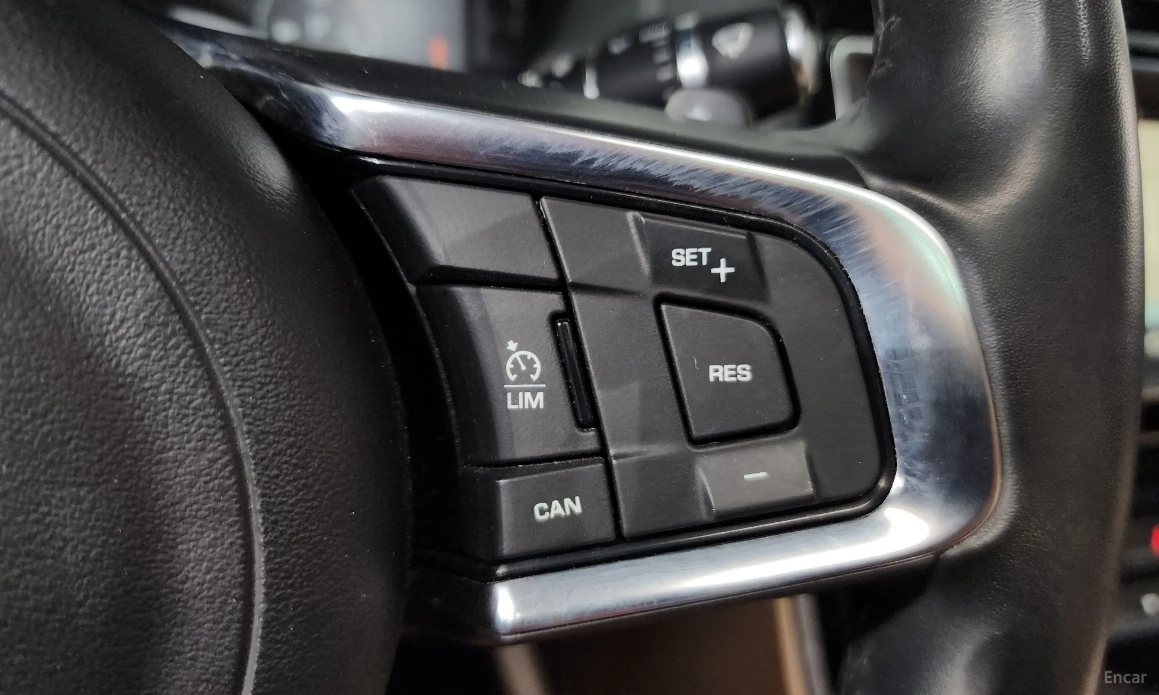Jaguar XE превью 19