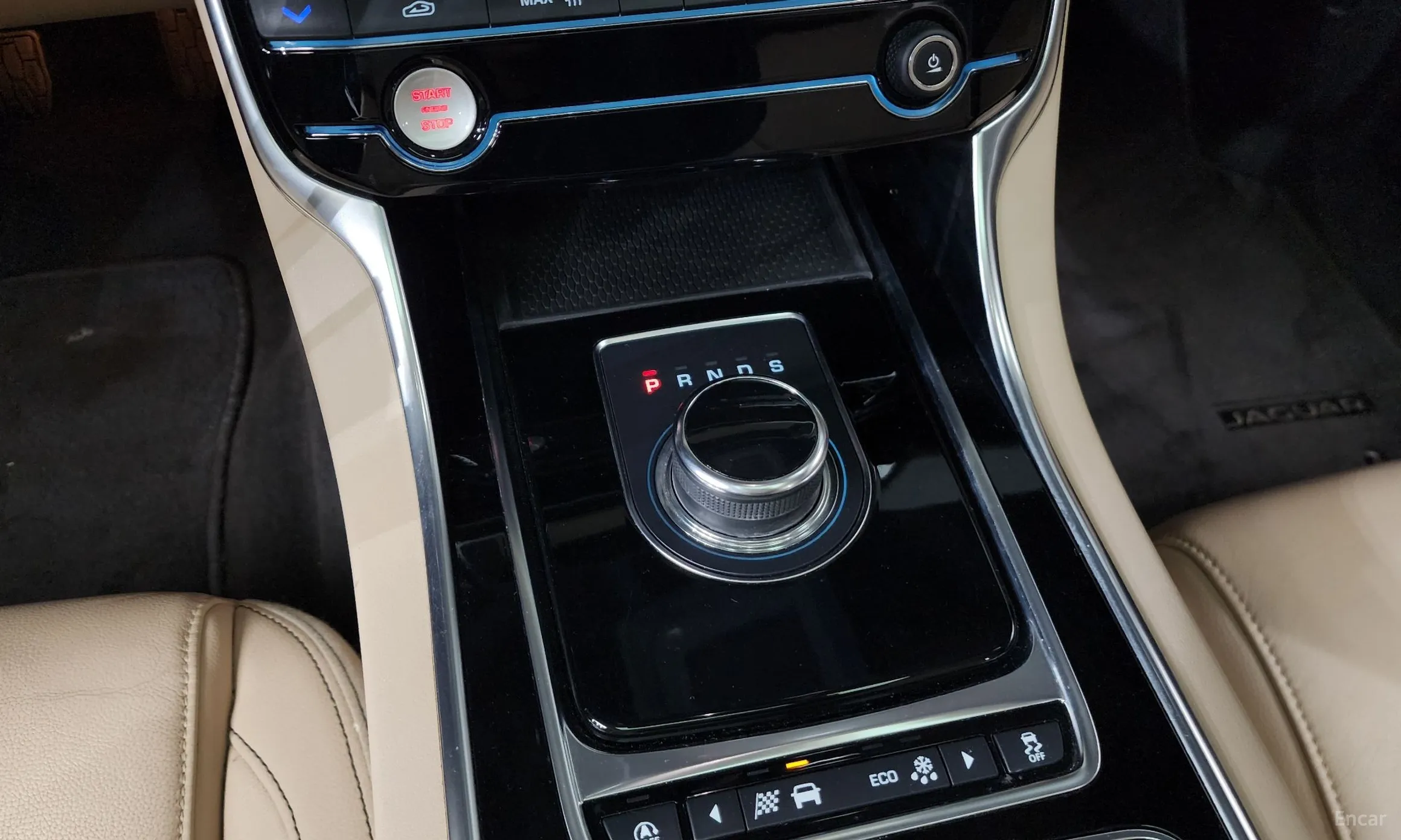 Jaguar XE превью 9