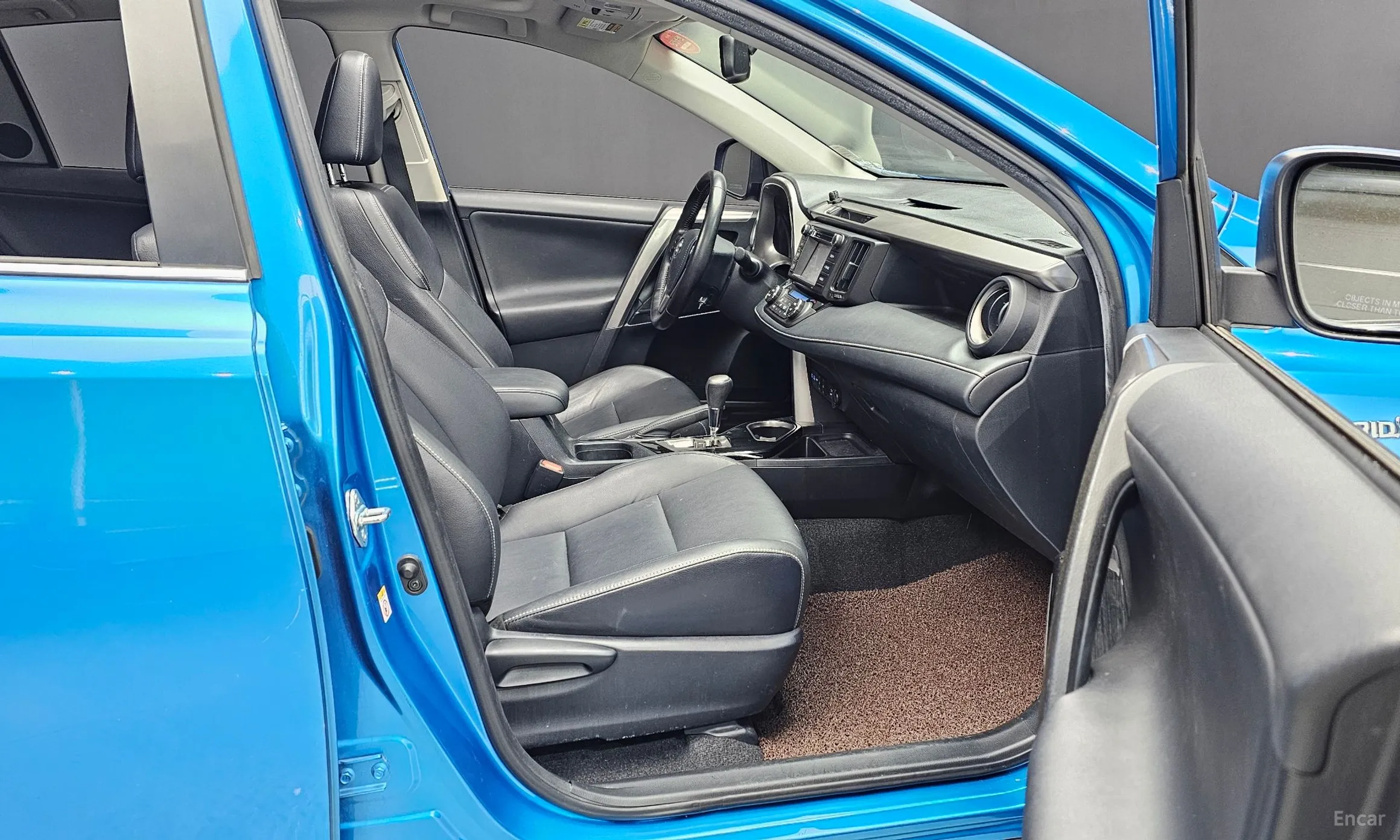 Toyota RAV4 превью 11