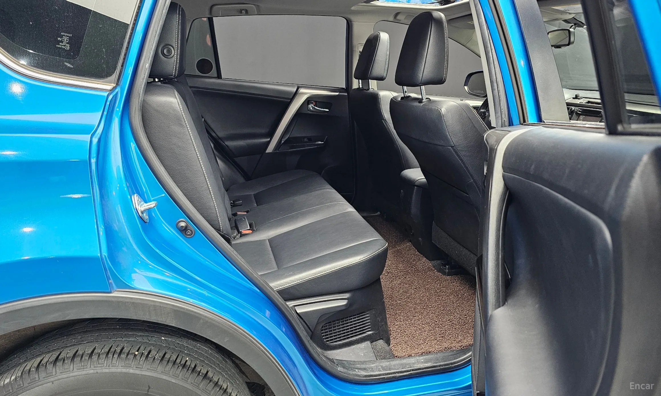 Toyota RAV4 превью 12