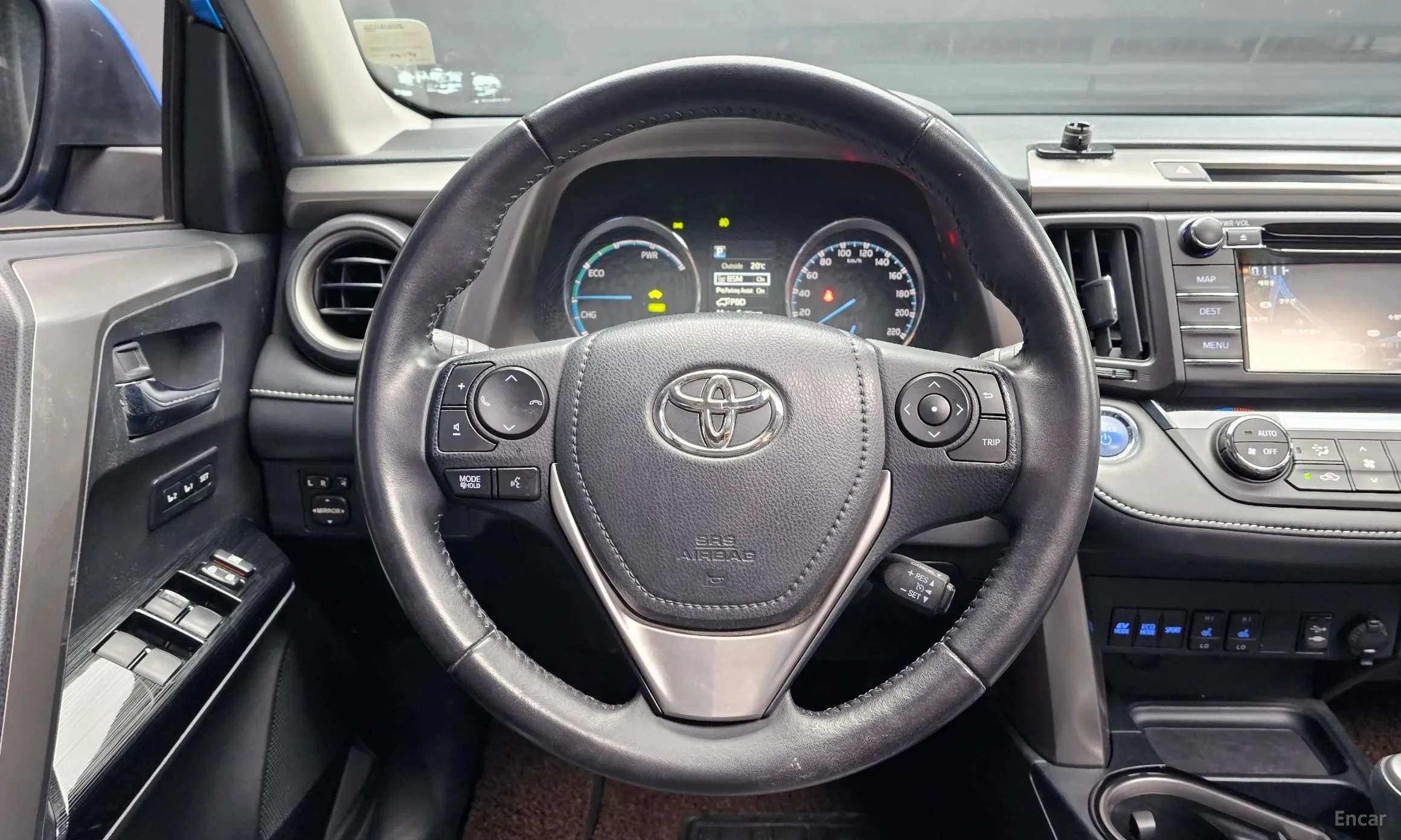Toyota RAV4 превью 13