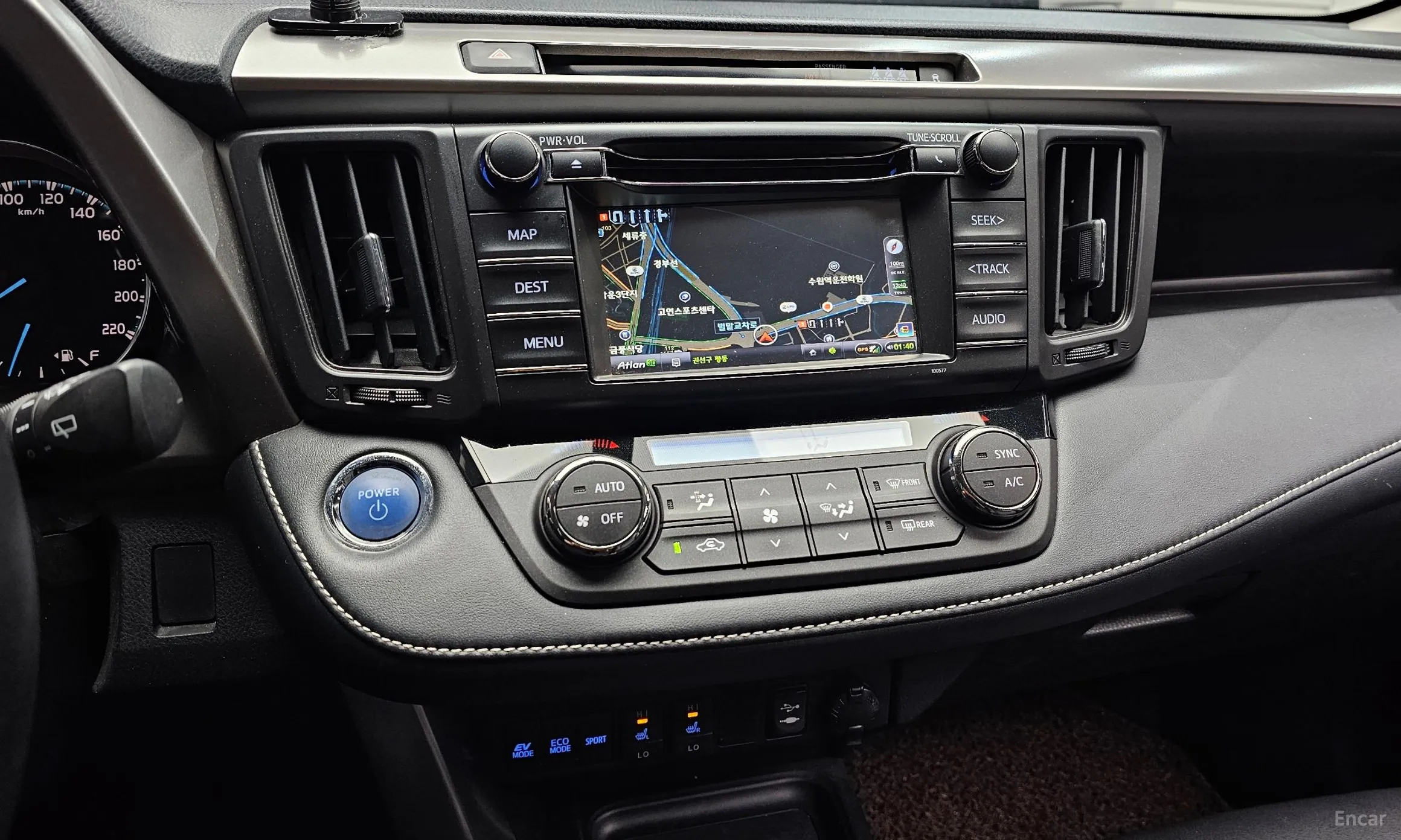 Toyota RAV4 превью 14
