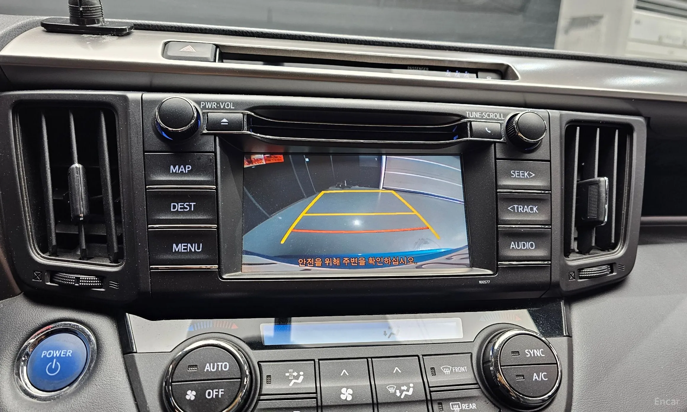 Toyota RAV4 превью 15