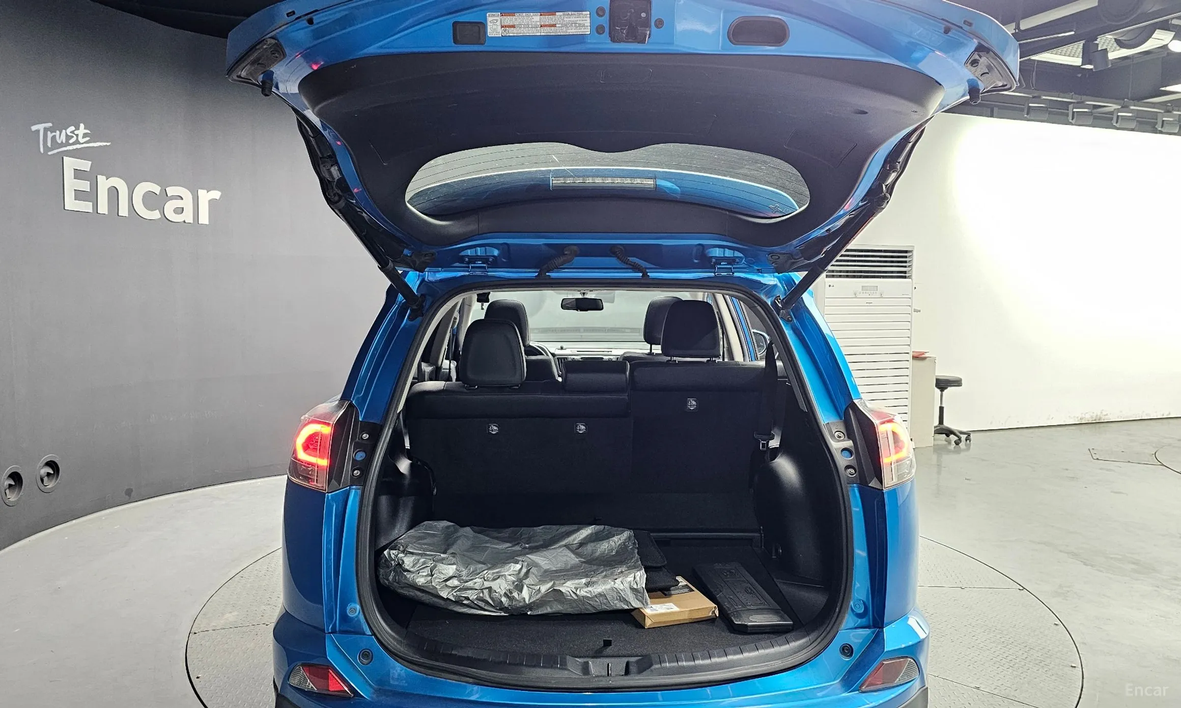 Toyota RAV4 превью 20