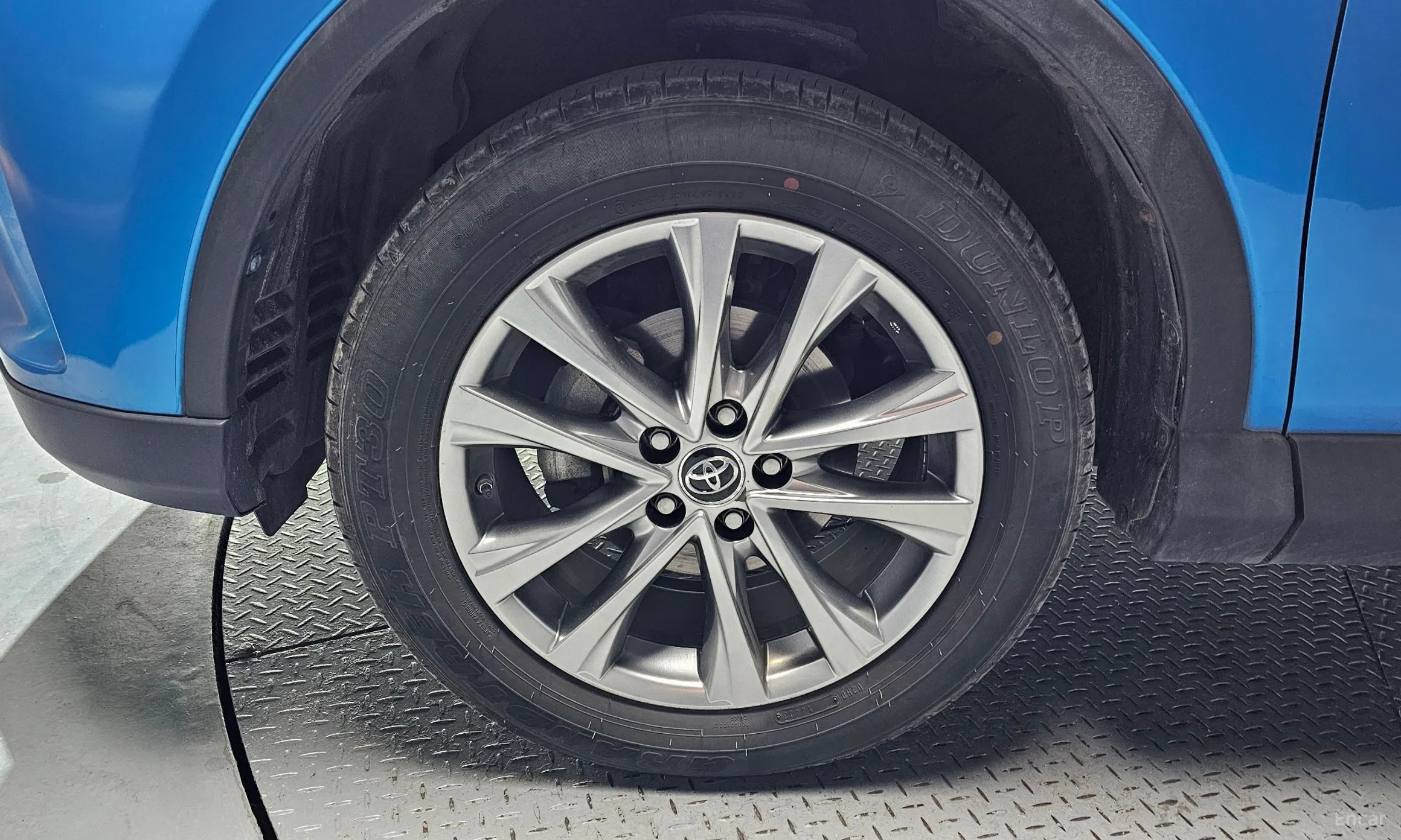 Toyota RAV4 превью 5