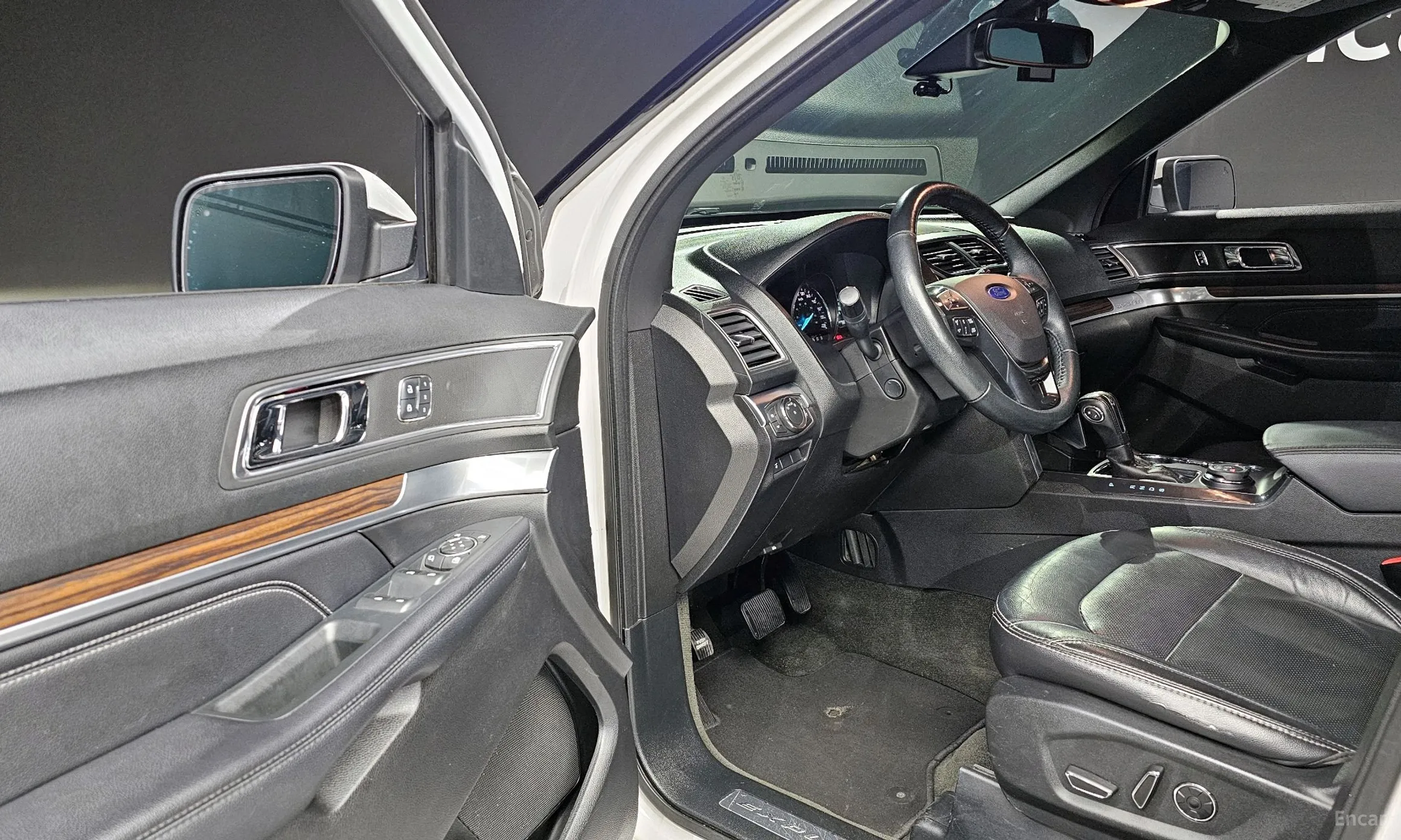 Ford Explorer превью 10