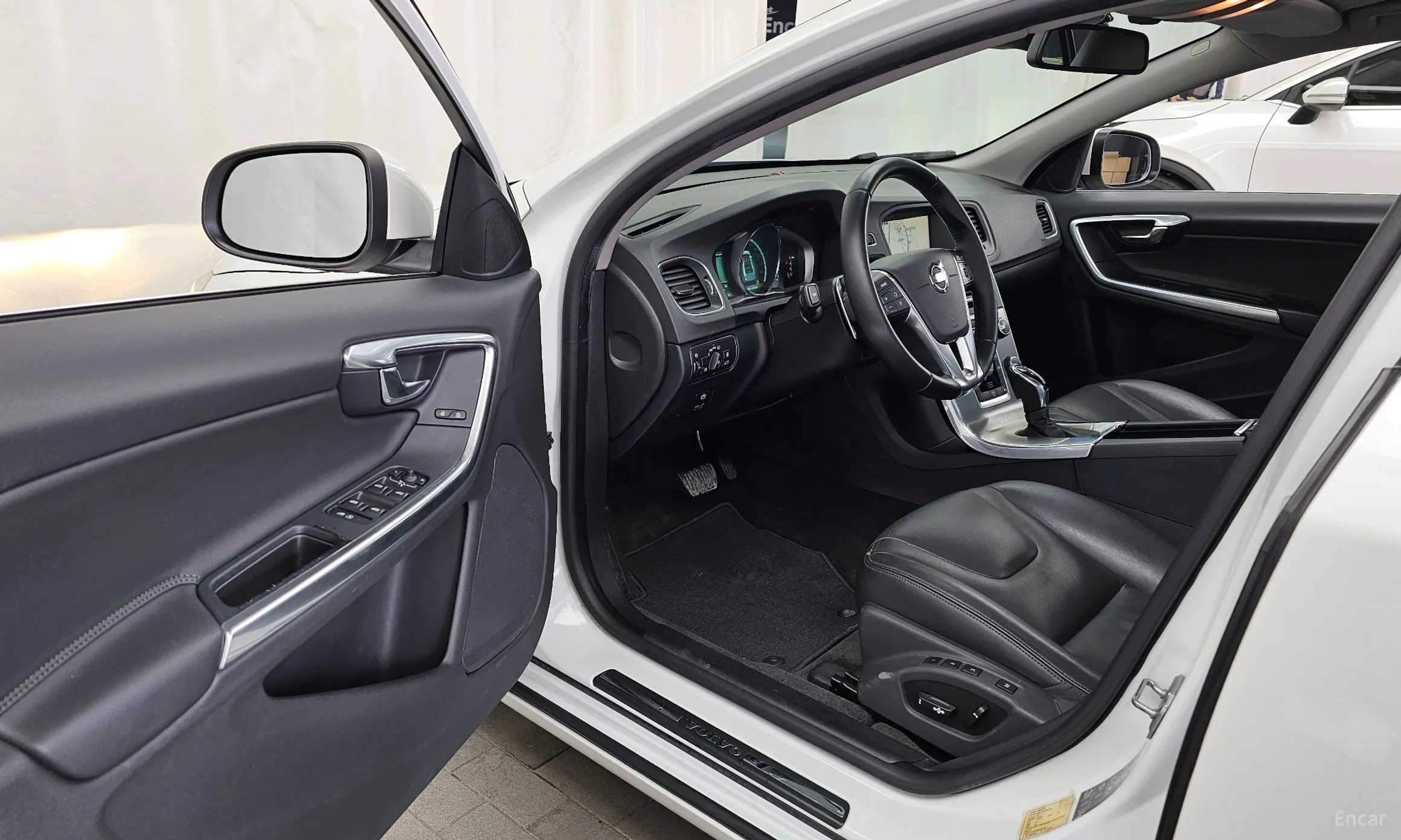 Volvo S60 превью 10
