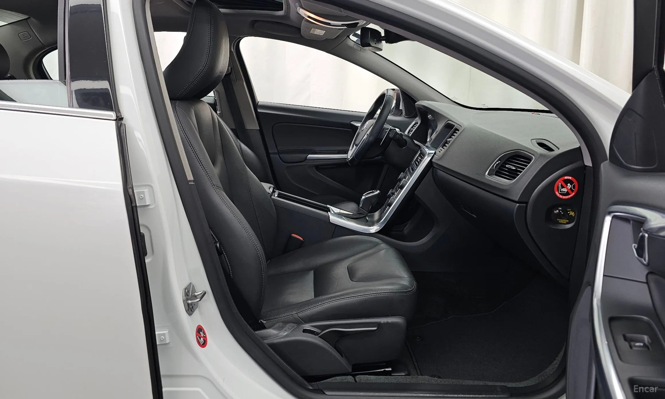 Volvo S60 превью 11