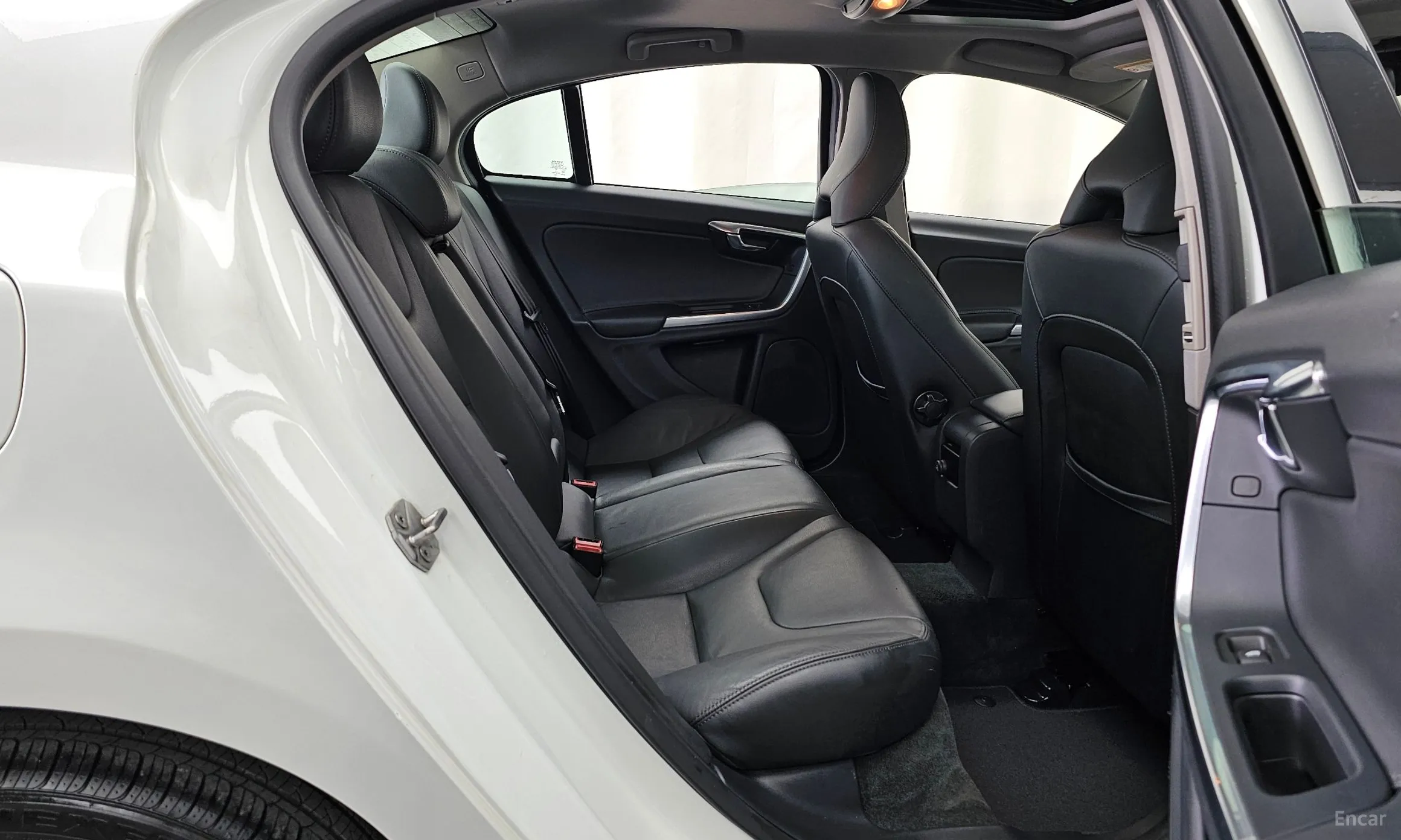 Volvo S60 превью 12