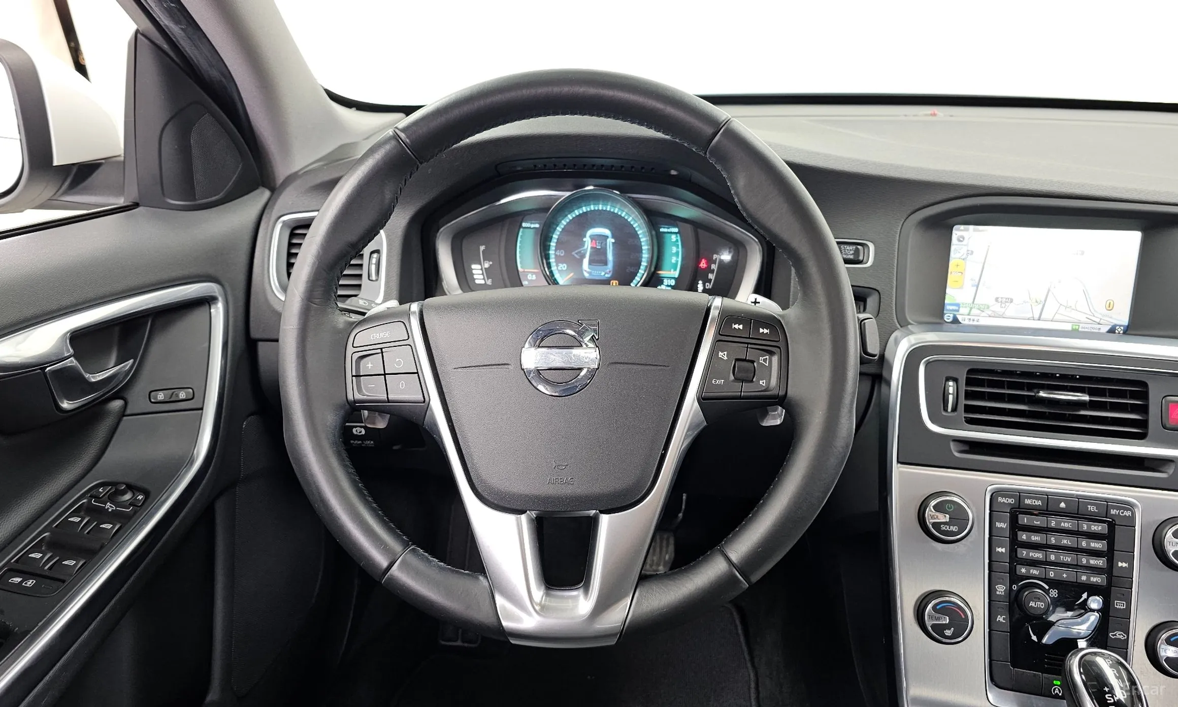 Volvo S60 превью 13
