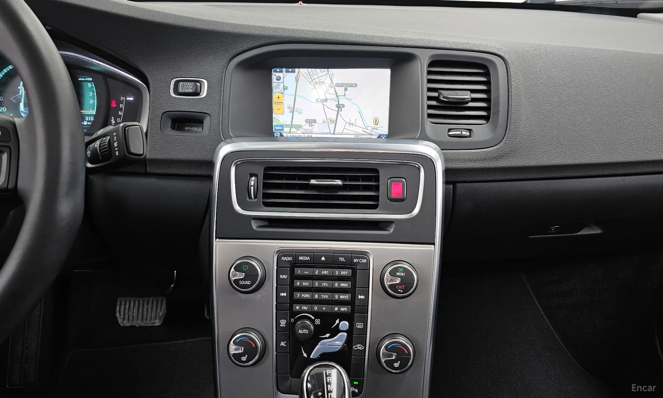 Volvo S60 превью 14