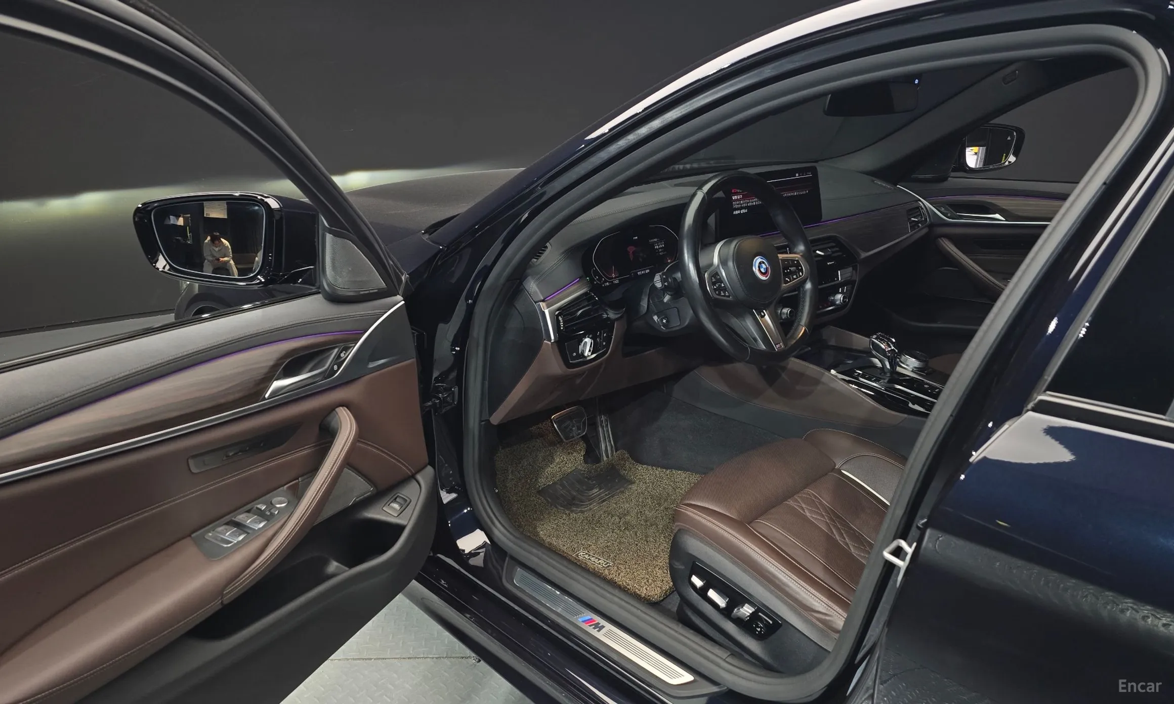 BMW 5 Series (G30) превью 10