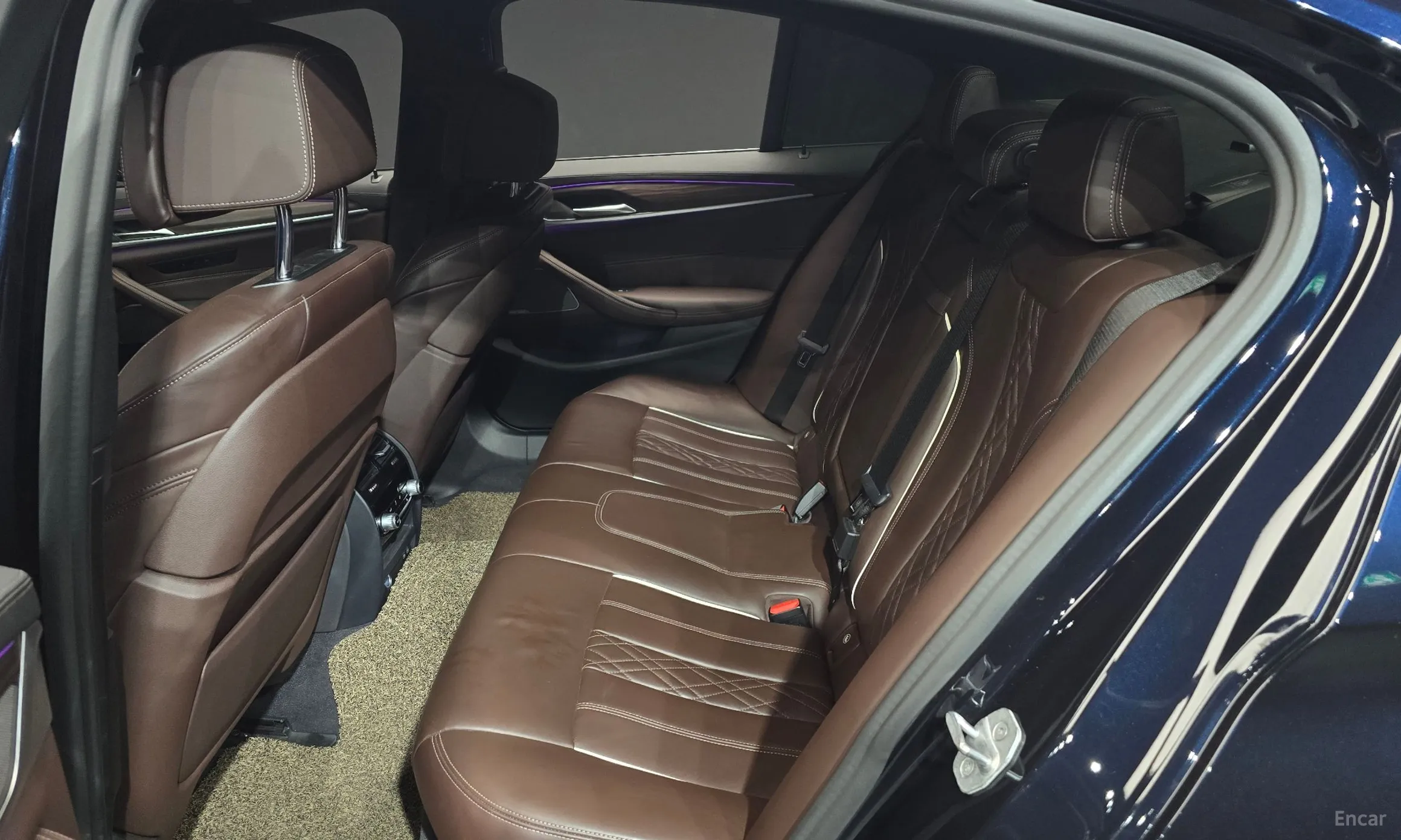 BMW 5 Series (G30) превью 12