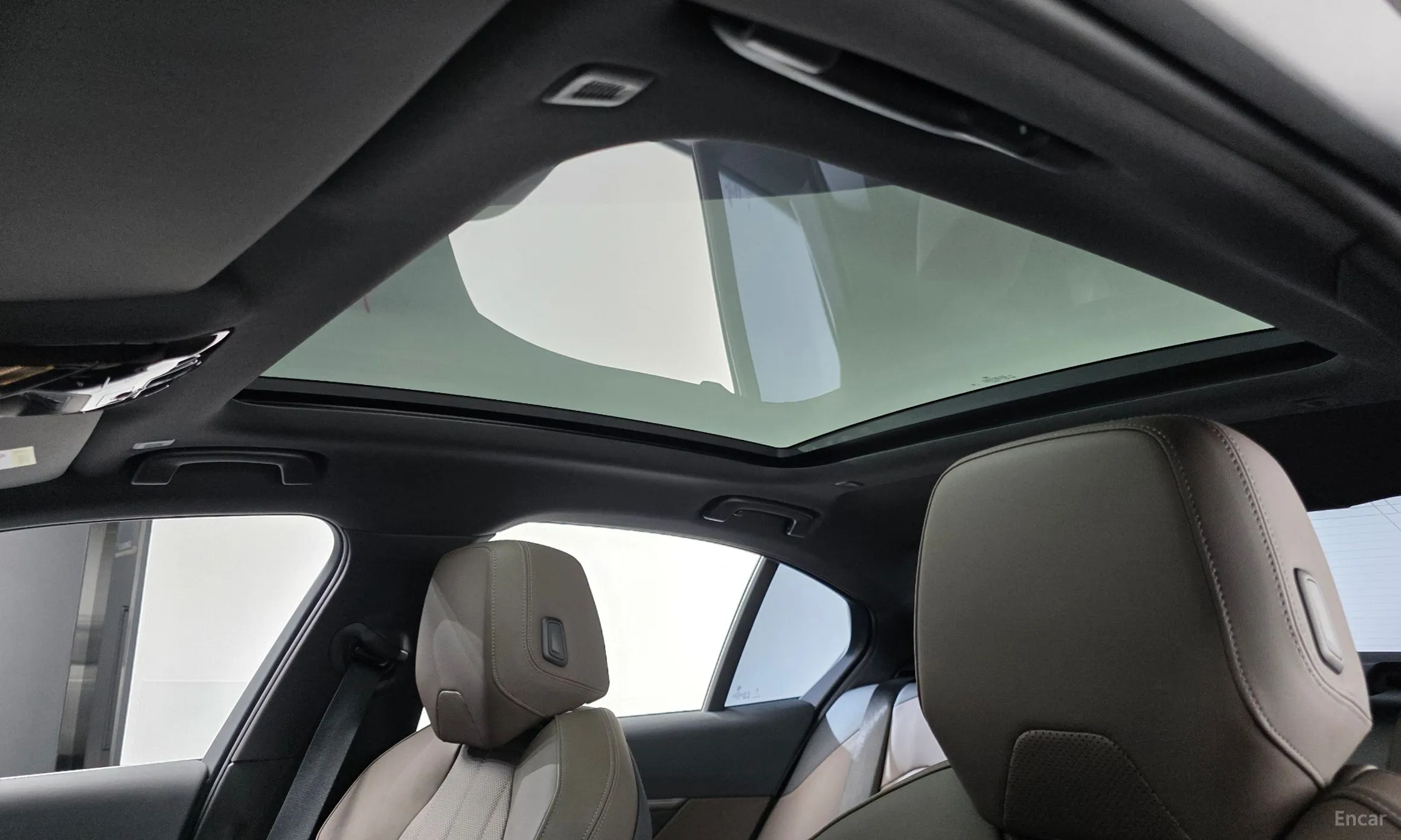 BMW 5 Series (G60) превью 19