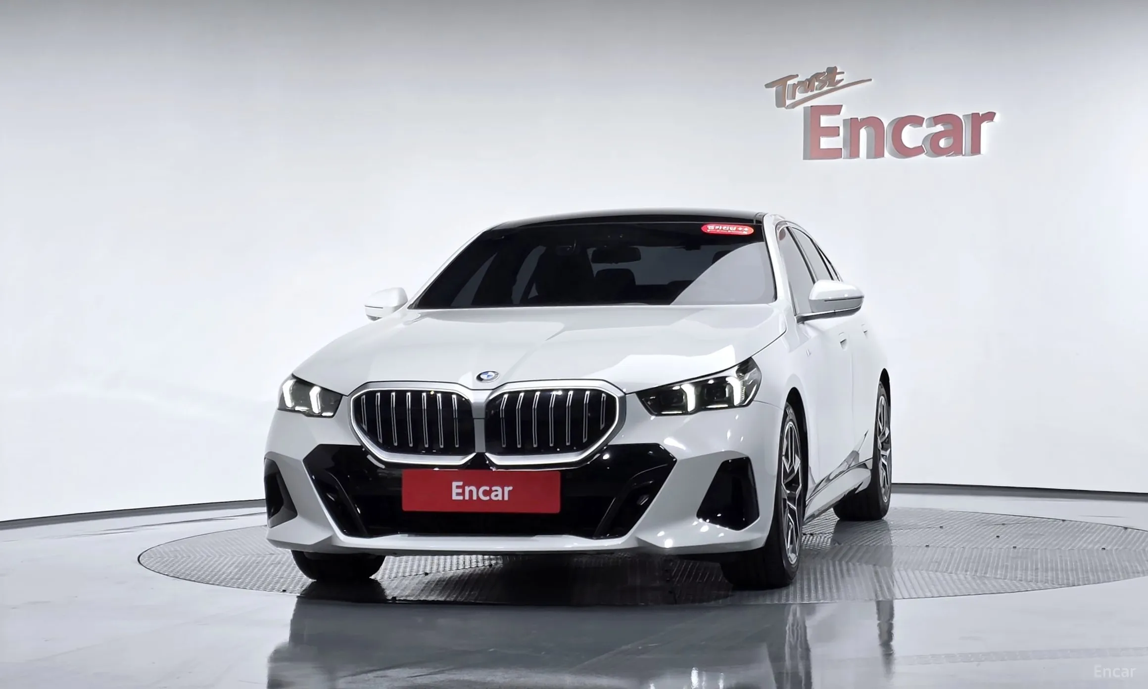 BMW 5 Series (G60) превью 3