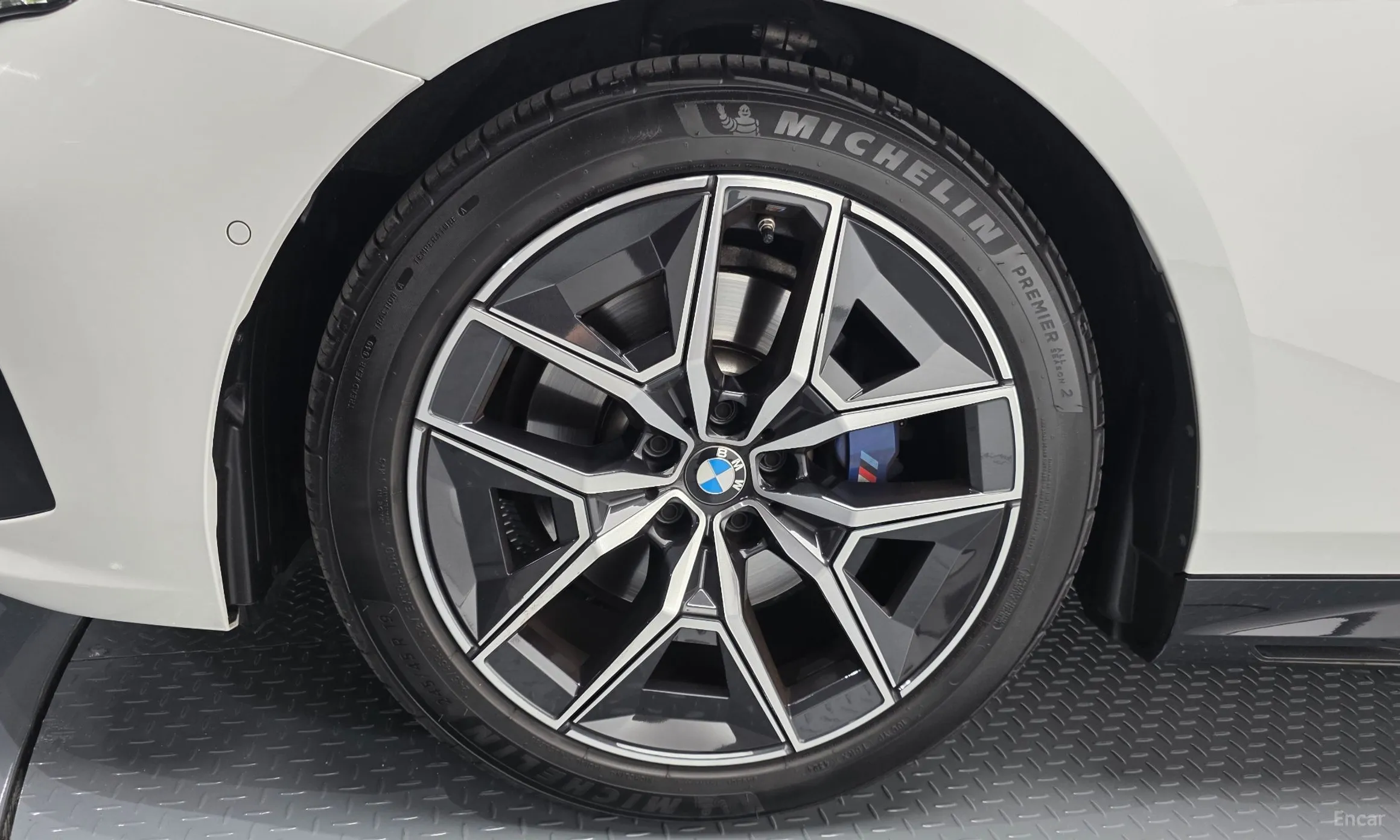BMW 5 Series (G60) превью 5