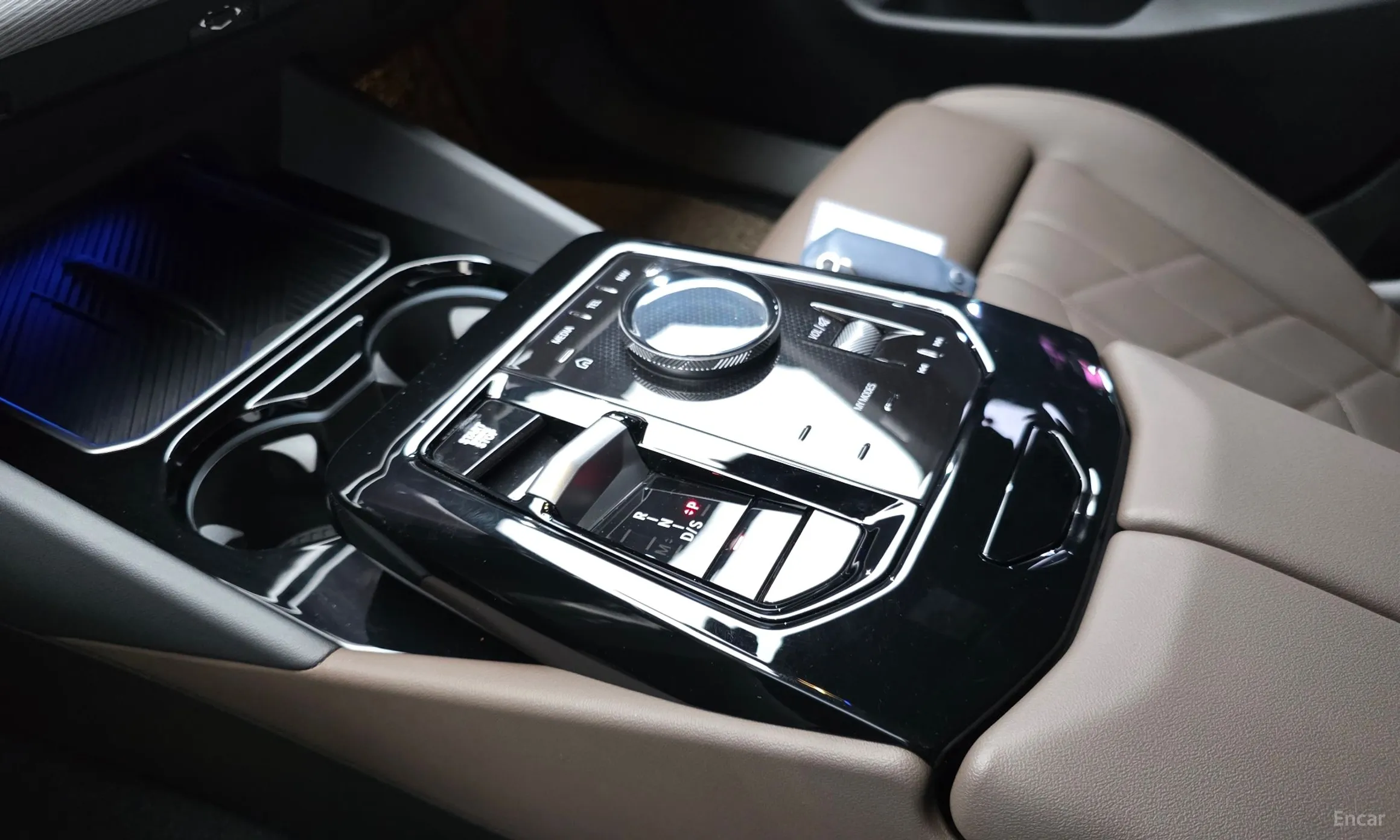 BMW 5 Series (G60) превью 9