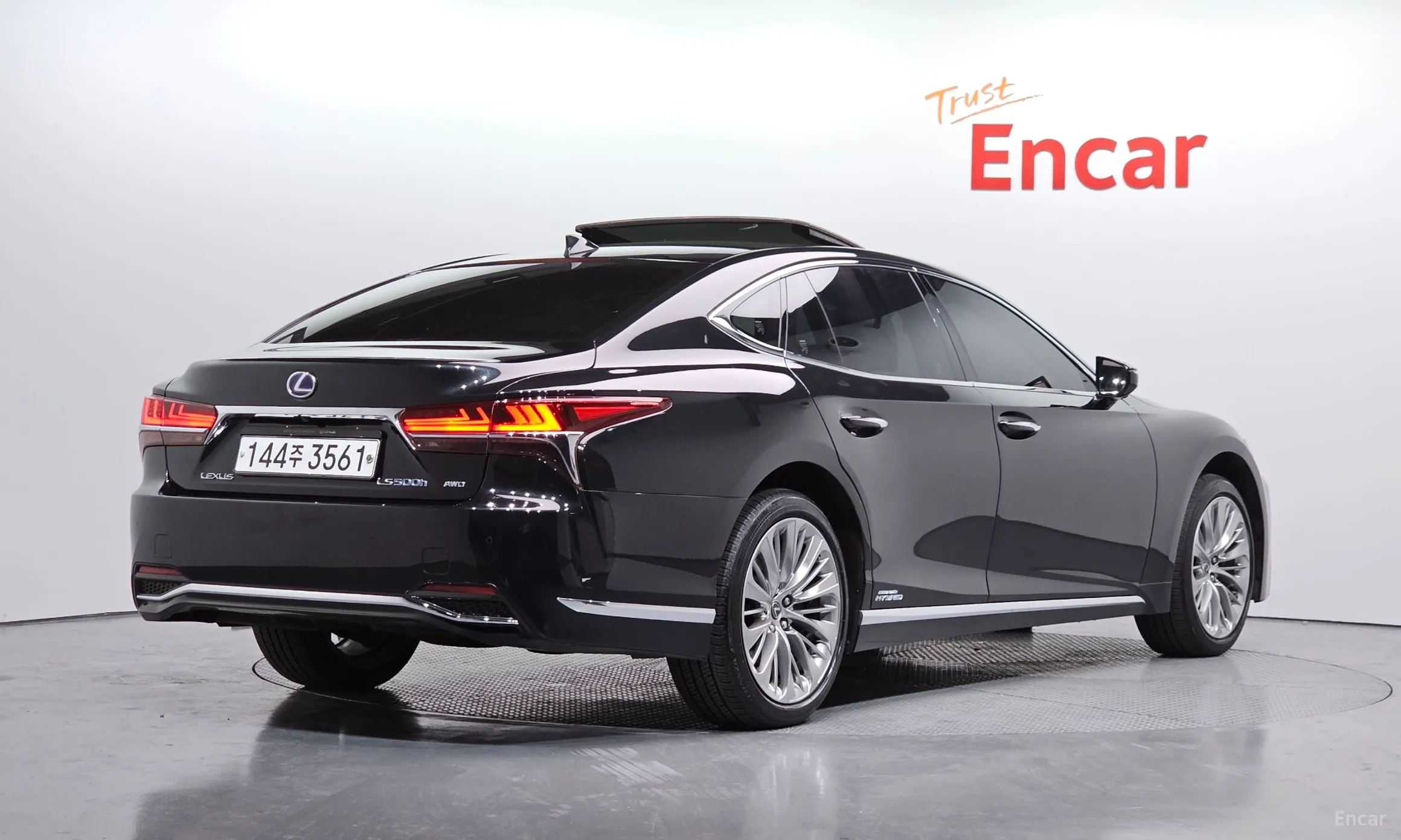 Lexus LS500h Gen 5