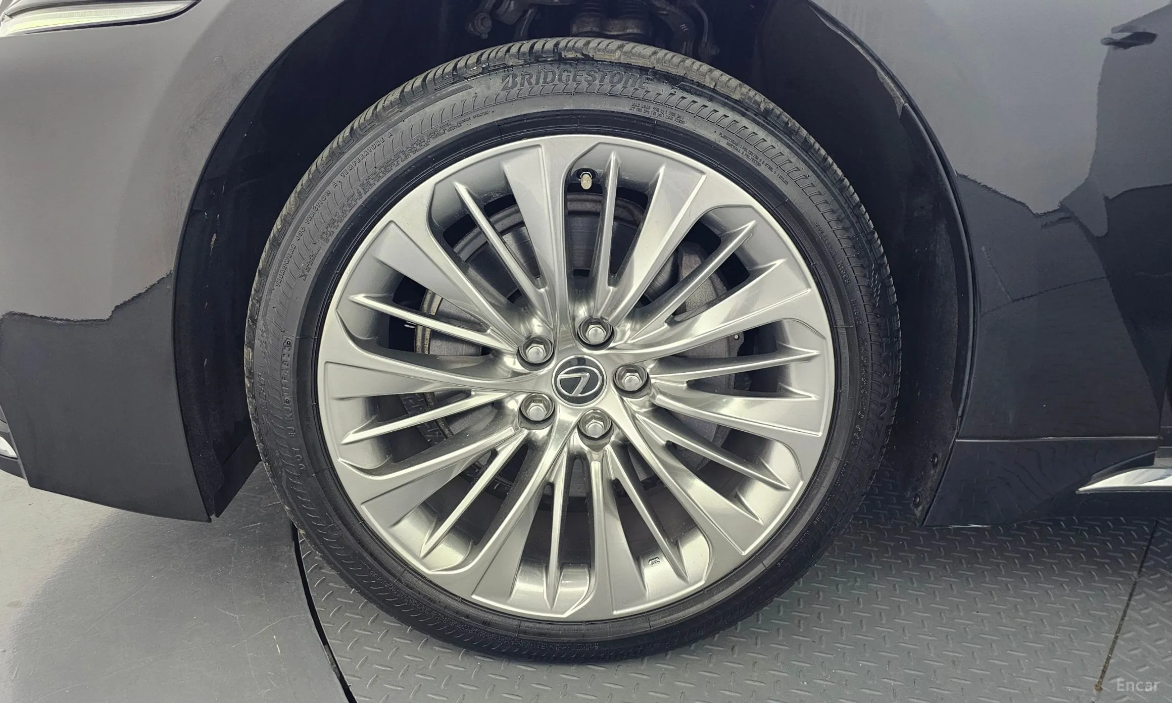 Lexus LS500h Gen 5 превью 5