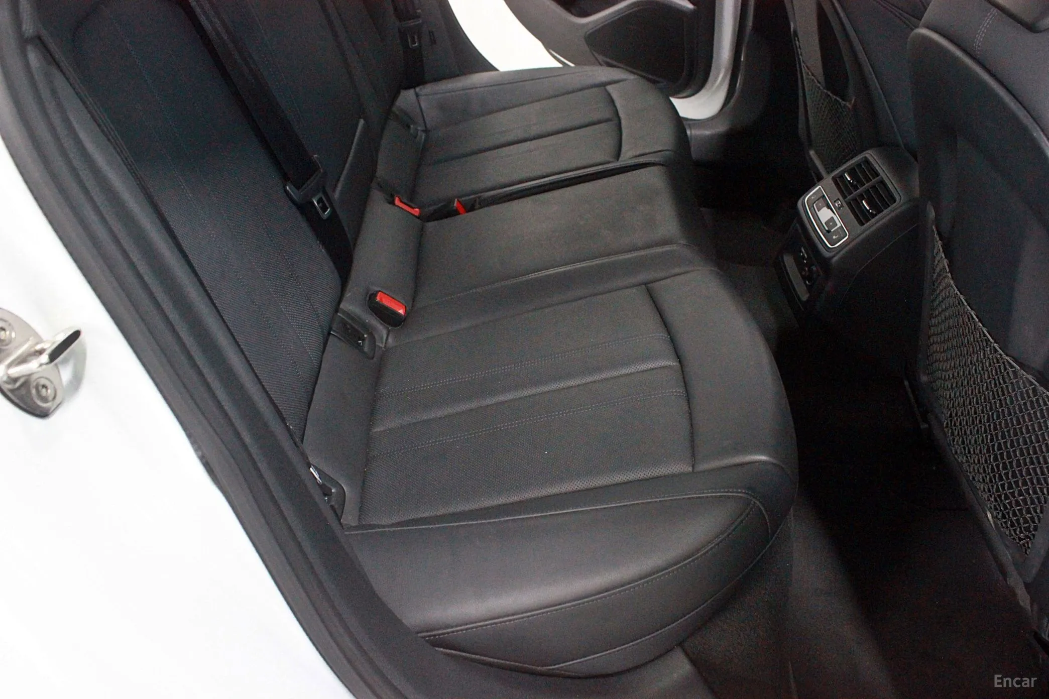 Audi A4 (B9) превью 18