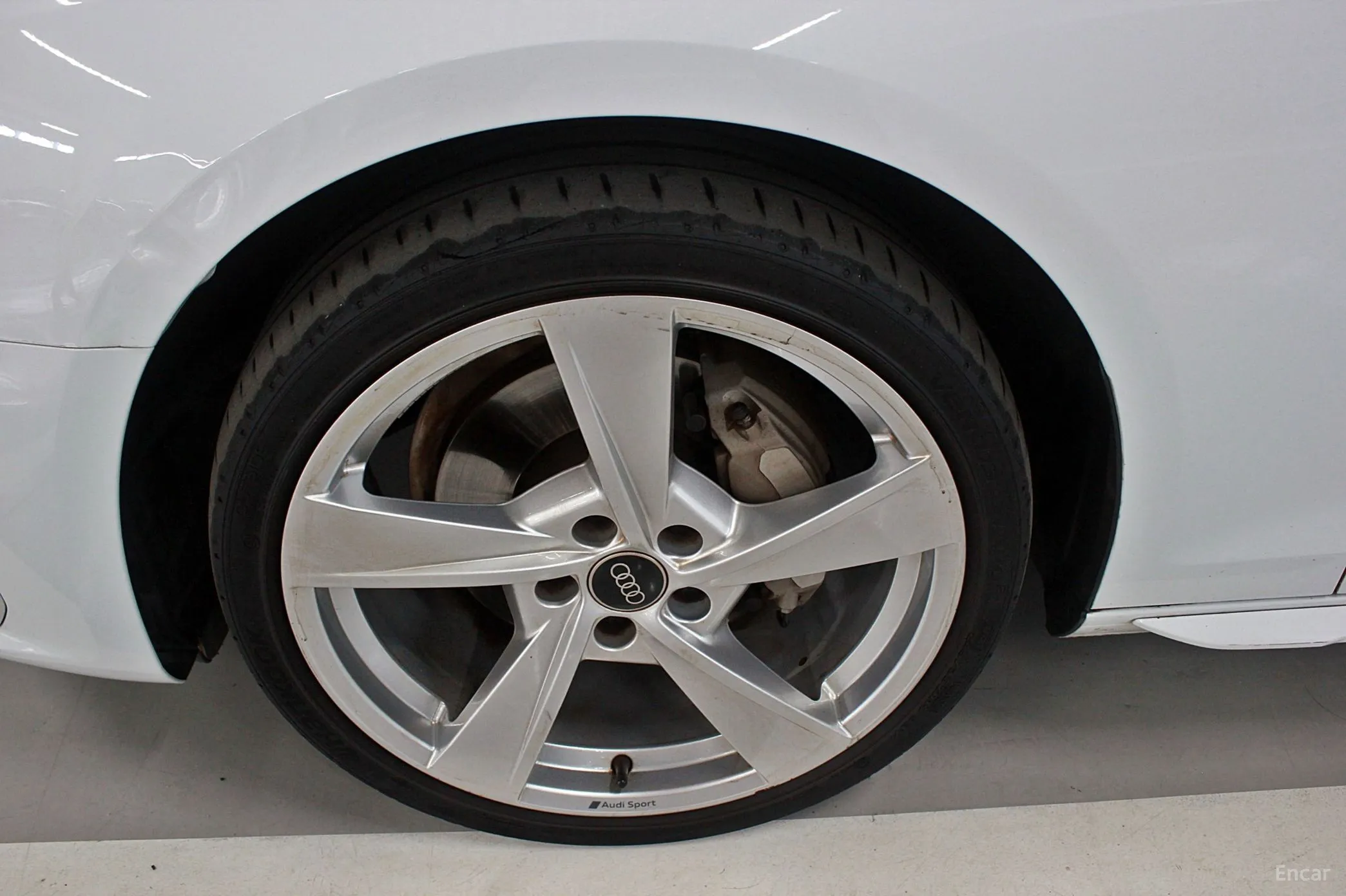 Audi A4 (B9) превью 5