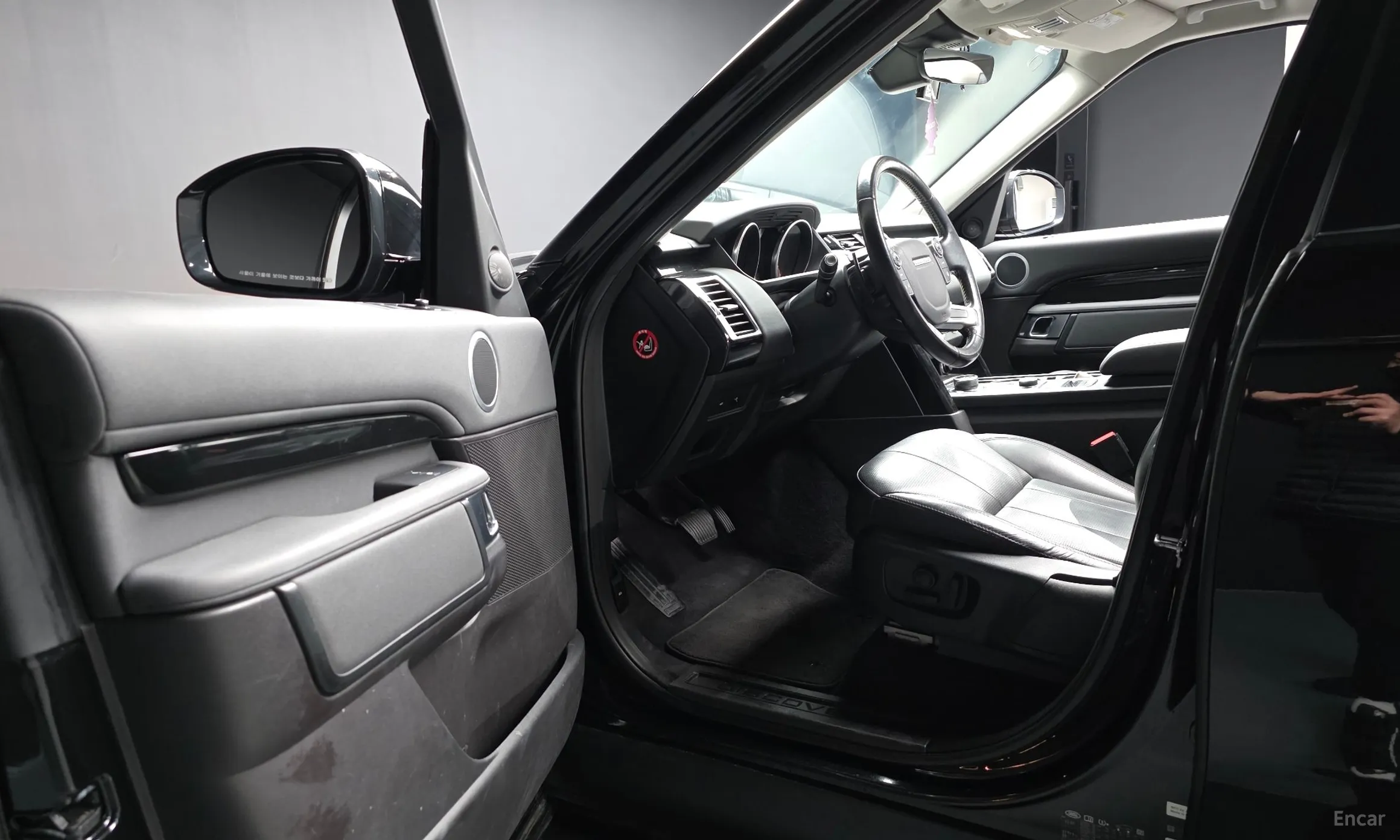 Land Rover Discovery 5 превью 10