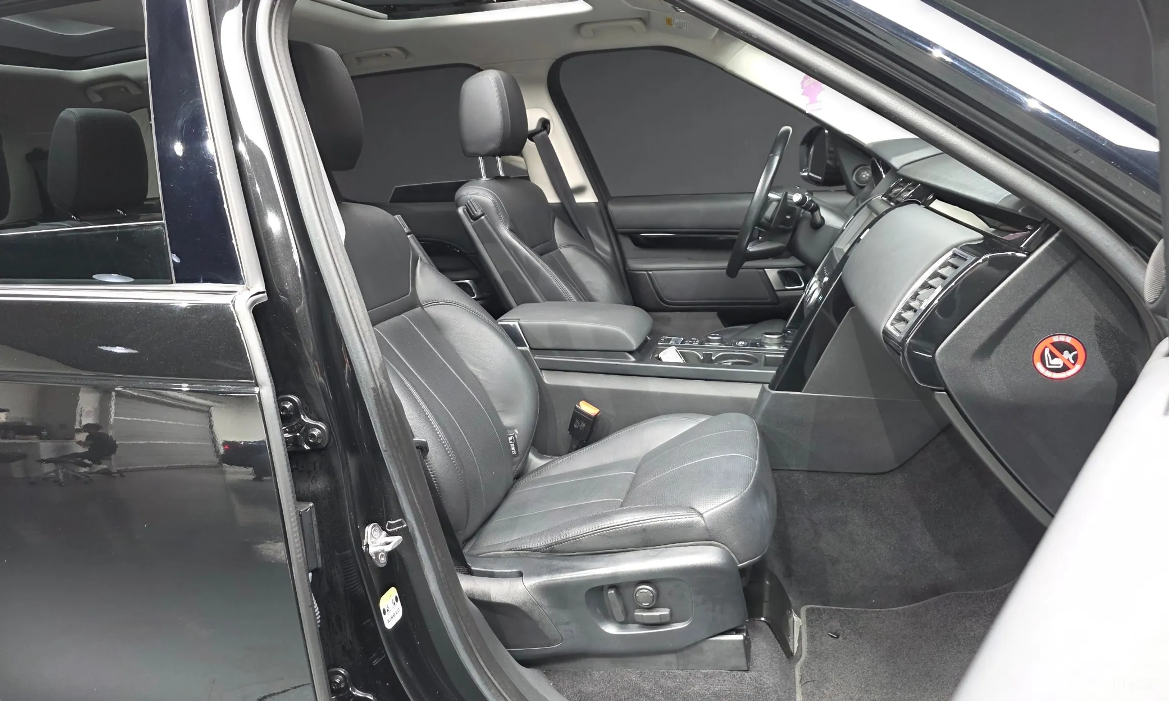 Land Rover Discovery 5 превью 11