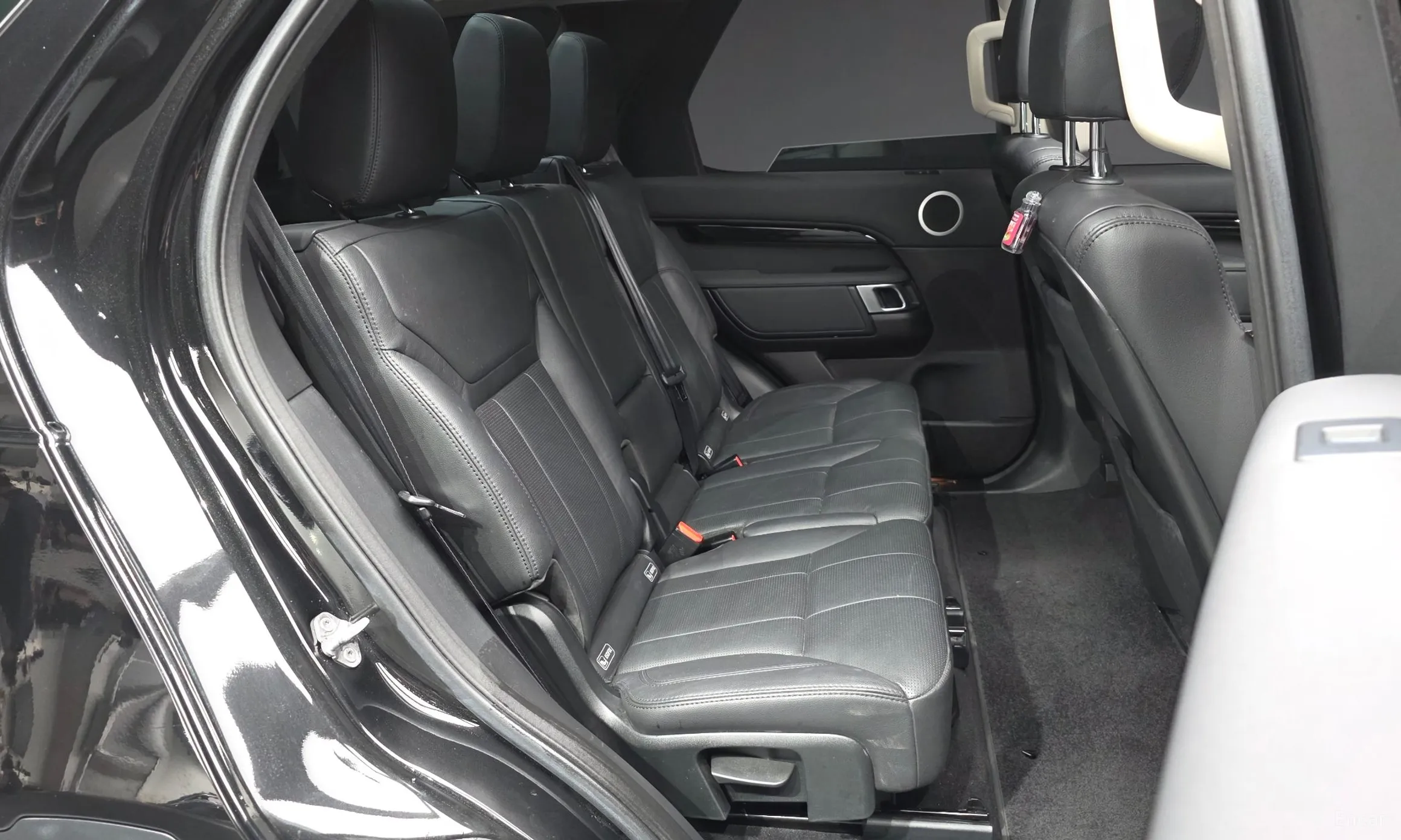 Land Rover Discovery 5 превью 12