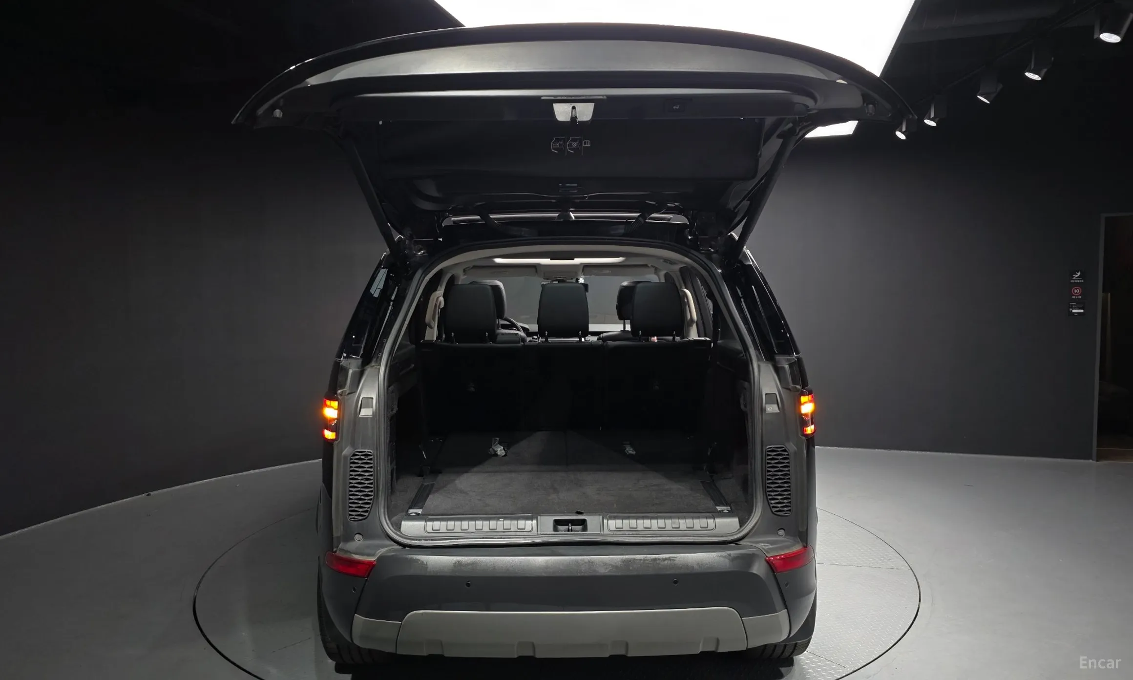 Land Rover Discovery 5 превью 20